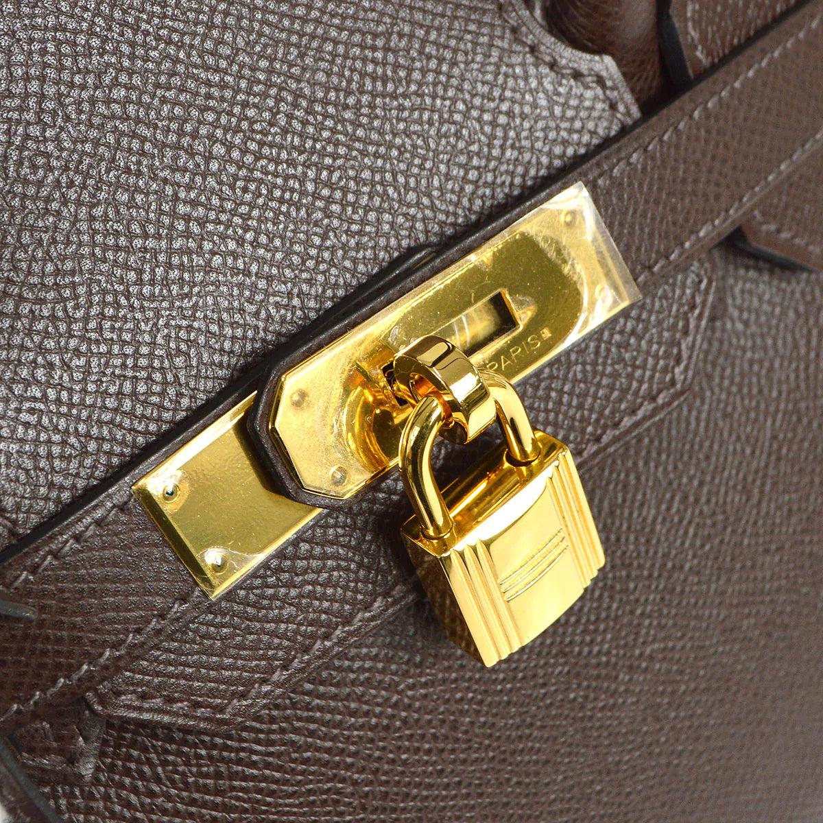 Pre-Owned Vintage Condition
From 2008 Collection
Veau Epsom Leather
Gold Hardware
Includes Padlock, Keys, Dust Bag,Rain Cover
W 11.8