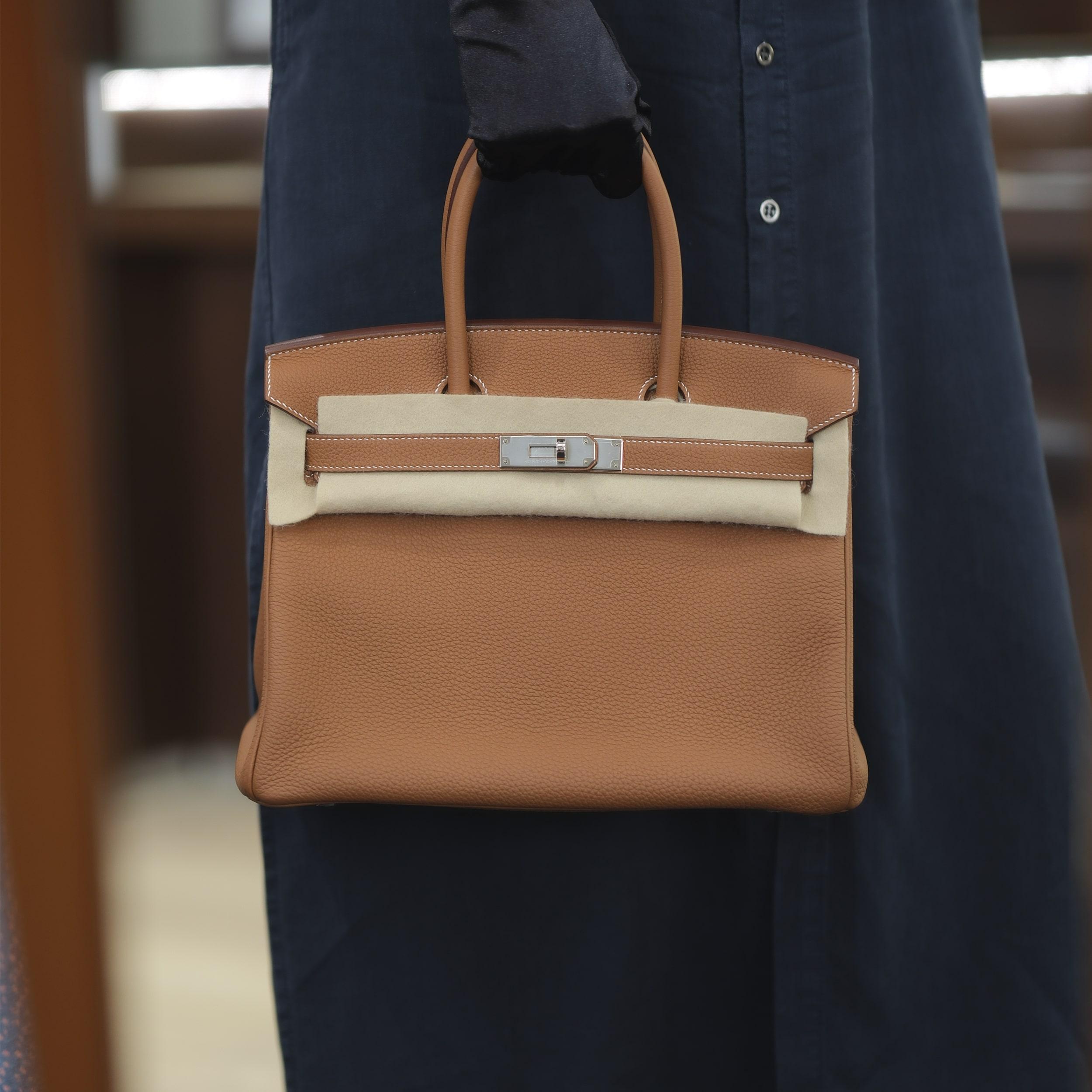 Hermes Birkin 30 Gold Togo, avec accessoires en palladium Pour femmes en vente