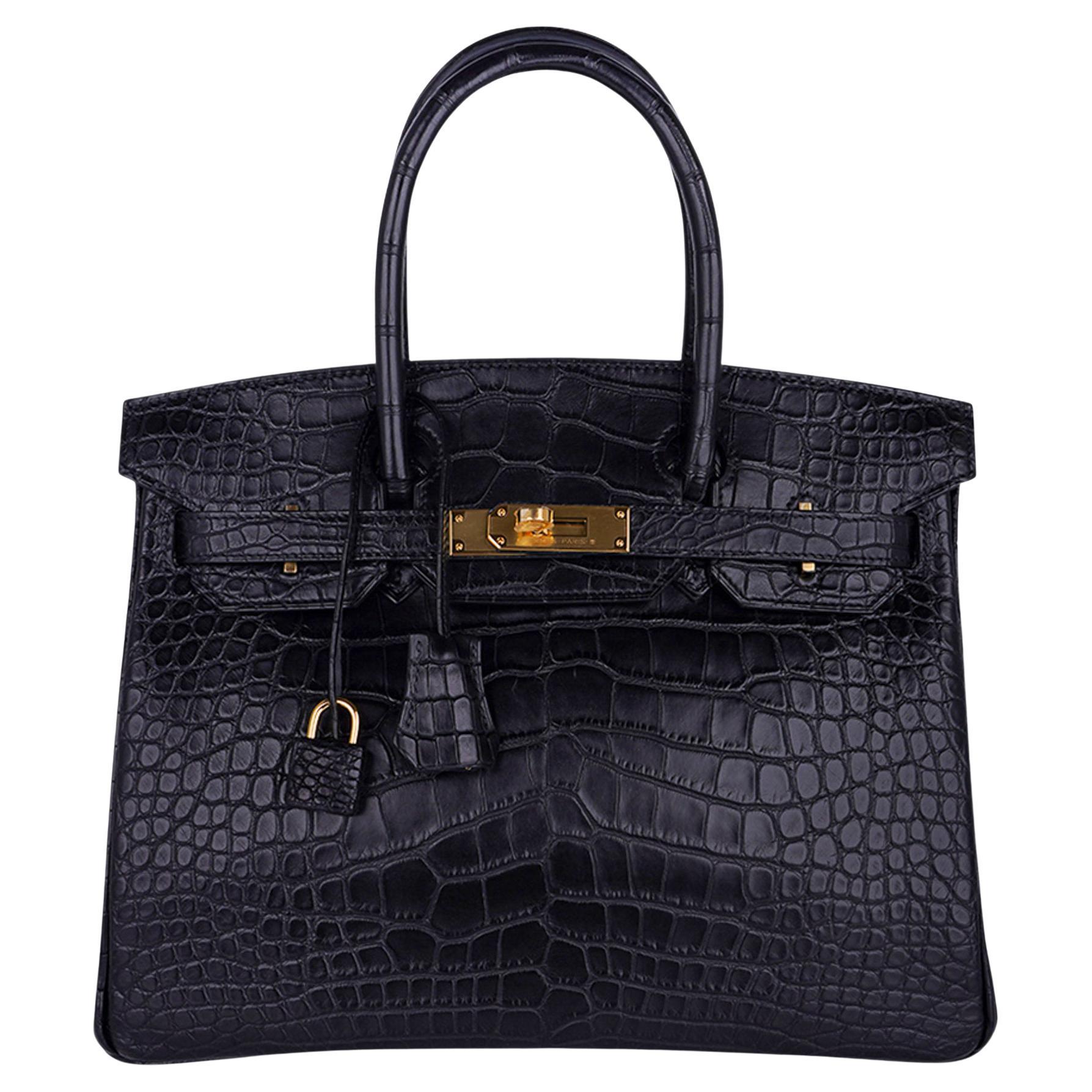 Sac Hermès Birkin 30 en alligator noir mat finitions métalliques dorées sur  1stDibs