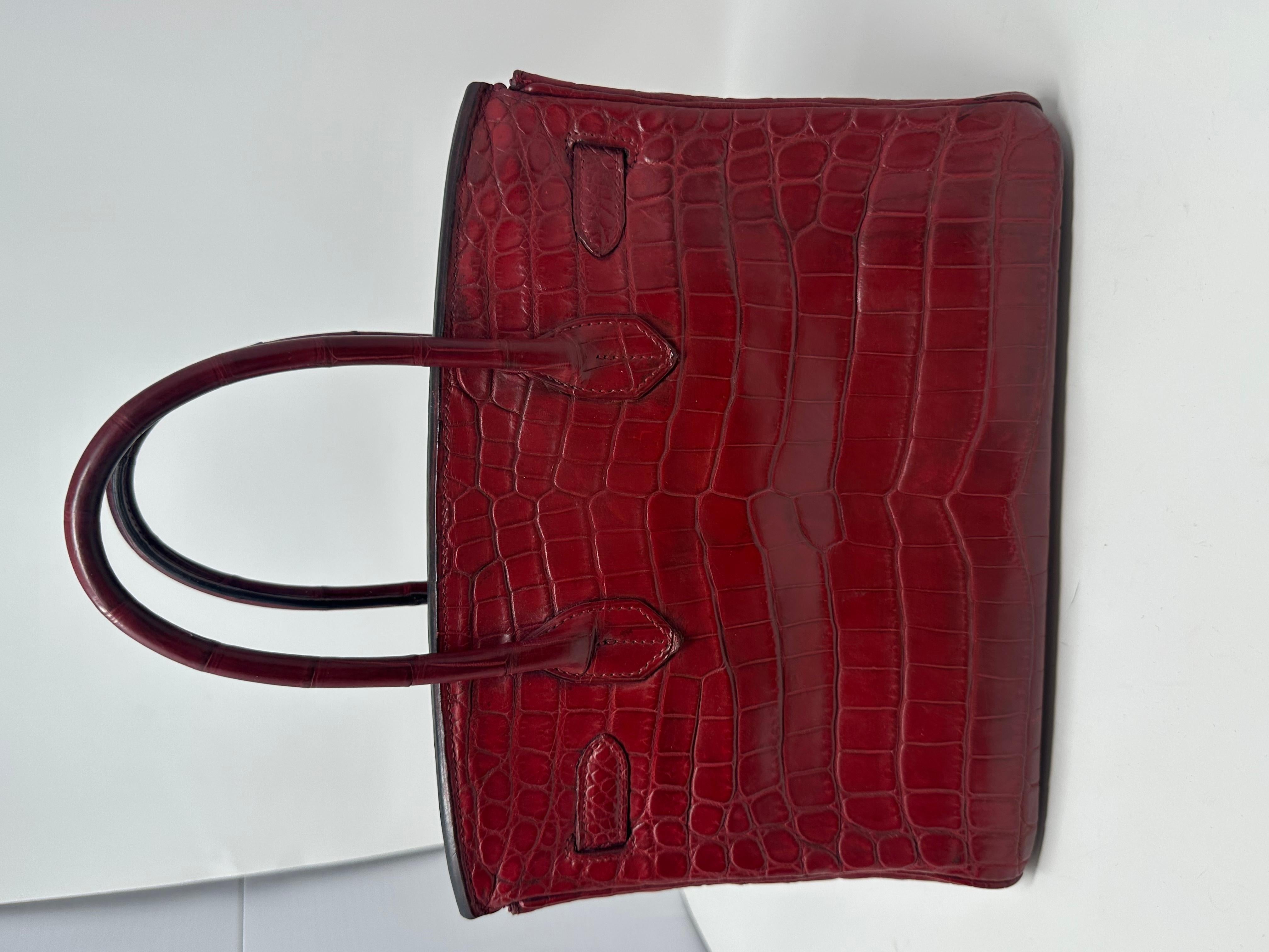 Hermes Birkin 30 nilo crocodile brown bordeaux colour with brushed hardware. The leather ages so beautifully!
It is in good condition with signs of wear in the corners and overall the leather. Some stitching flaws as seen on the pictures.
Comes with