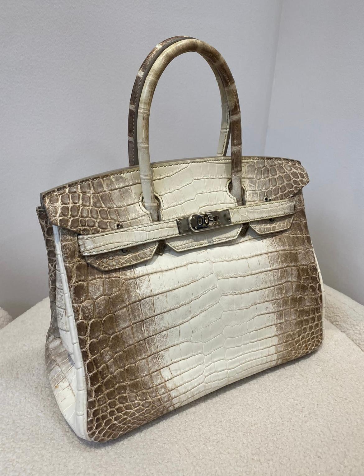 Hermes Birkin 30 Himalaya phw. Comes with box, dustbag, felt protection, rain cover, lock and keys
One of the rarest and most prestigious handbags ever created, the Hermès Birkin 30 Niloticus Himalaya Blanc is the holy grail of every collection.