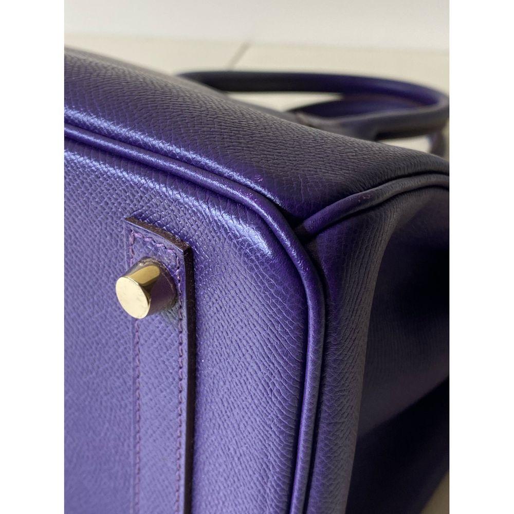 Hermès Birkin 30 Purple Epson Leather Gold hardware bag
 Bag in excellent condition, marks on the metals, a scratch under the base of the bag. R in a square code
 No clochette and padlock, yes dust
Packaging: Dustbag
Width:30 cm
Height:24