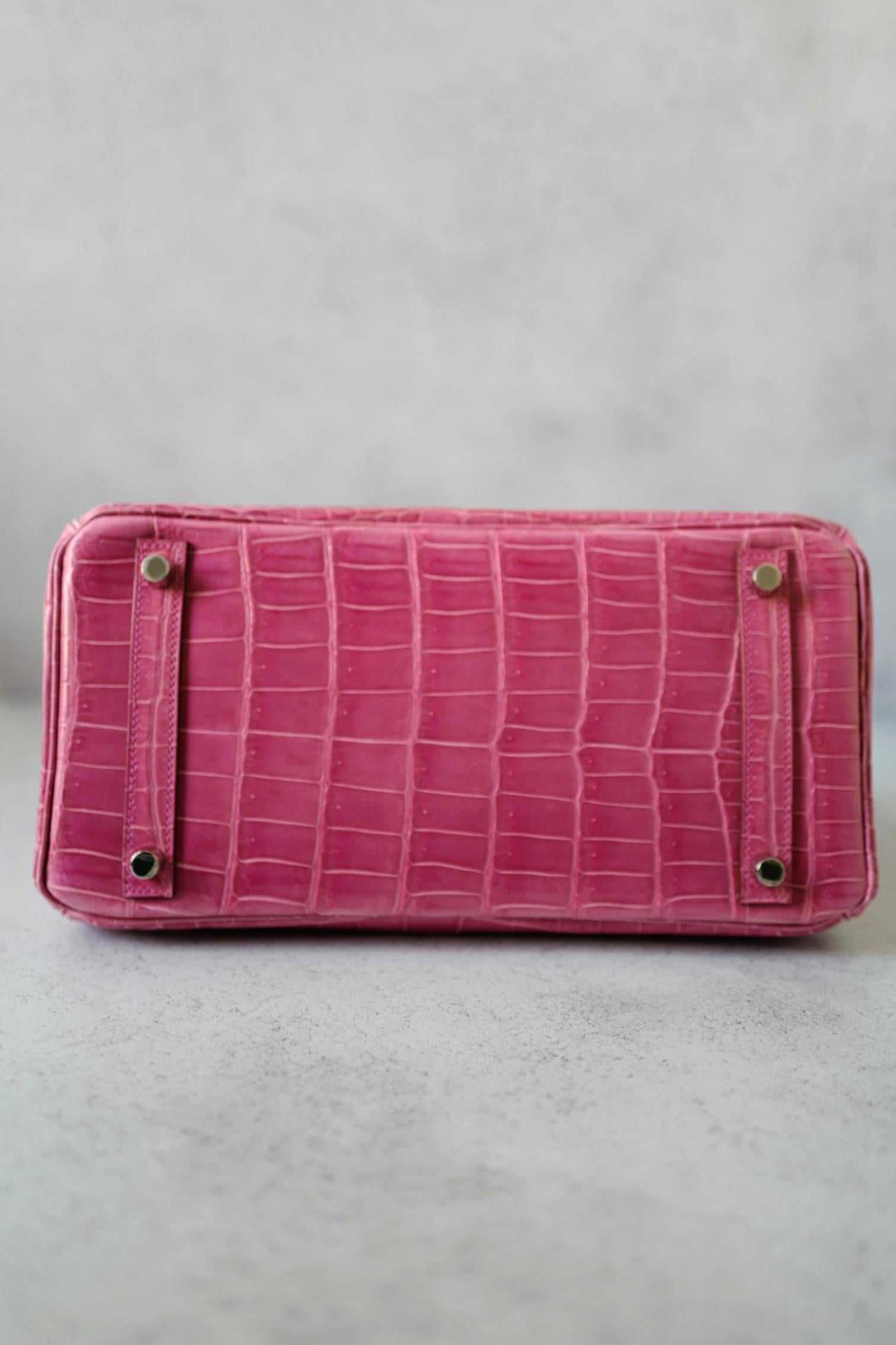 Hermes Birkin 30 Rose Pink Tyrien Shiny Niloticus P Stamp 2012 PHW Complete In condizioni ottime in vendita a Forest Park, GA