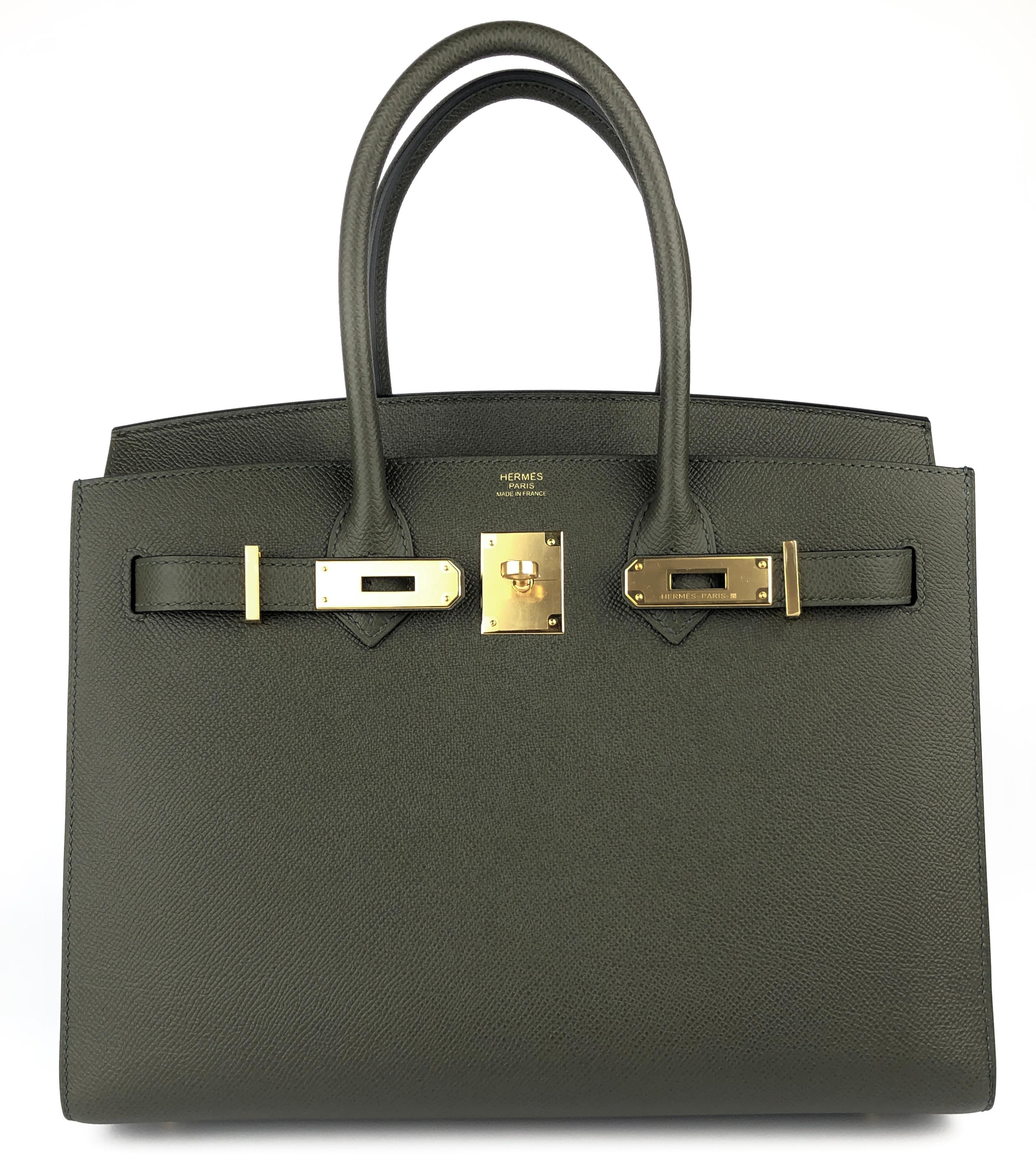 As New Absolutely Stunning Rare Limited Edition Hermes Birkin 30 Sellier Vert de Dris. Complimented by Epsom Leather and Gold Hardware. Z Stamp 2021. 

Please see Photo 10 Bag has minor marks on the bottom interior from the couchette, lock and Keys
