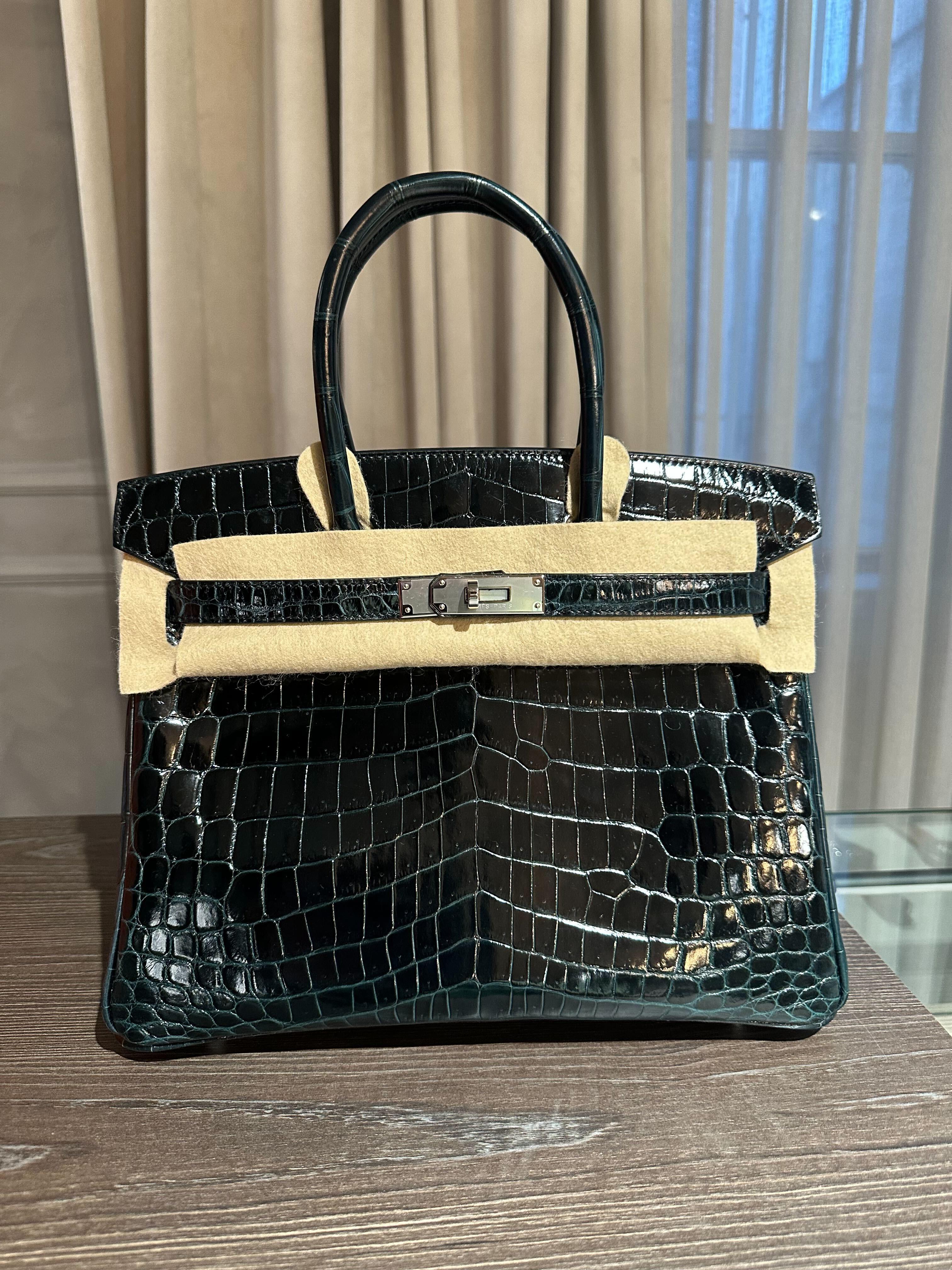 Jewels Aficionado offers an Hermes Birkin 30 Smooth Niloticus Crocodile Vert Rousseau Palladium Hardware

This Birkin 30 is truly special. Made from Smooth Niloticus Crocodile, it has a soft texture with a subtle shine. The beautiful Vert Rousseau