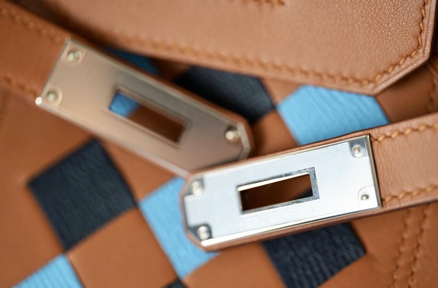 Hermes Birkin 30 Swift Epsom Tressage Gold/Bleu du Nord/Bleu Indigo Limited Edit en vente 4