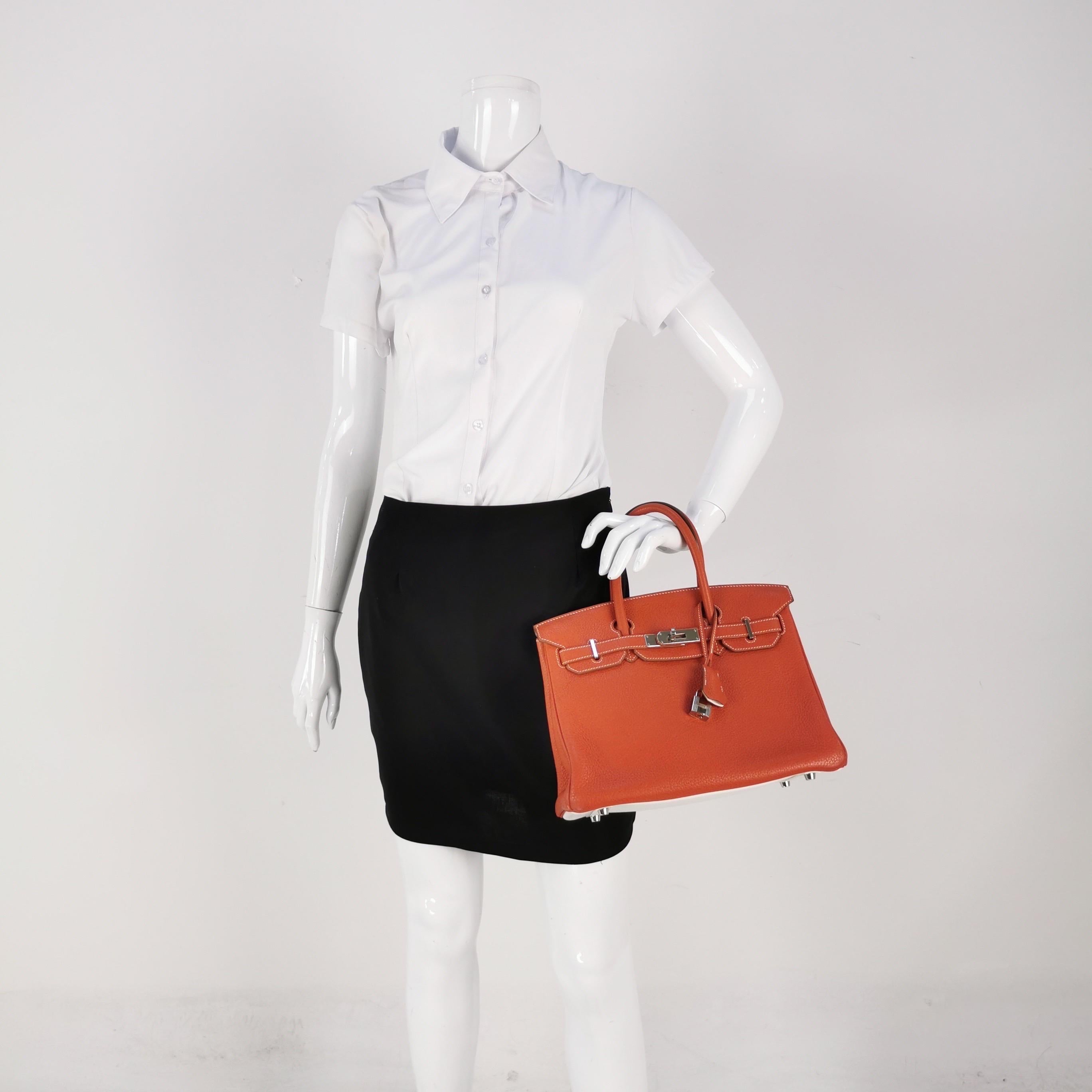 Condition: VERY GOOD ORIGINAL CONDITION

Overall light signs of use. Scratches on the hardware. Light rubbing on the corners, handles, wax on the edges, but not significant wear.

DETAILS

Brand: Hermes
Birkin 30
Exterior Color: Orange Sanguine and