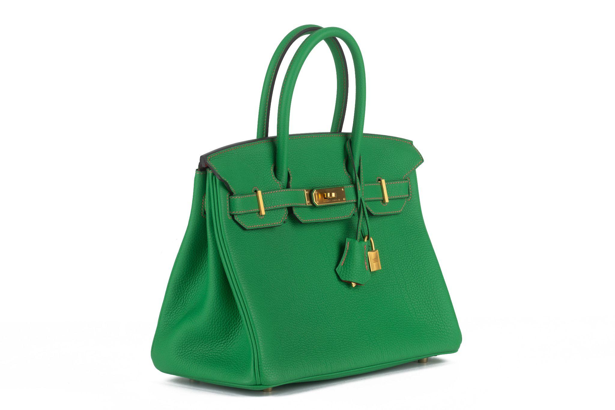 This Hermès Birkin 30 verso custom order. Bamboo green Togo leather with satin gold hardware, contrast pink  stitching, a front flap, two straps with center toggle closure, a clochette with lock, two keys and double rolled handles. The interior is
