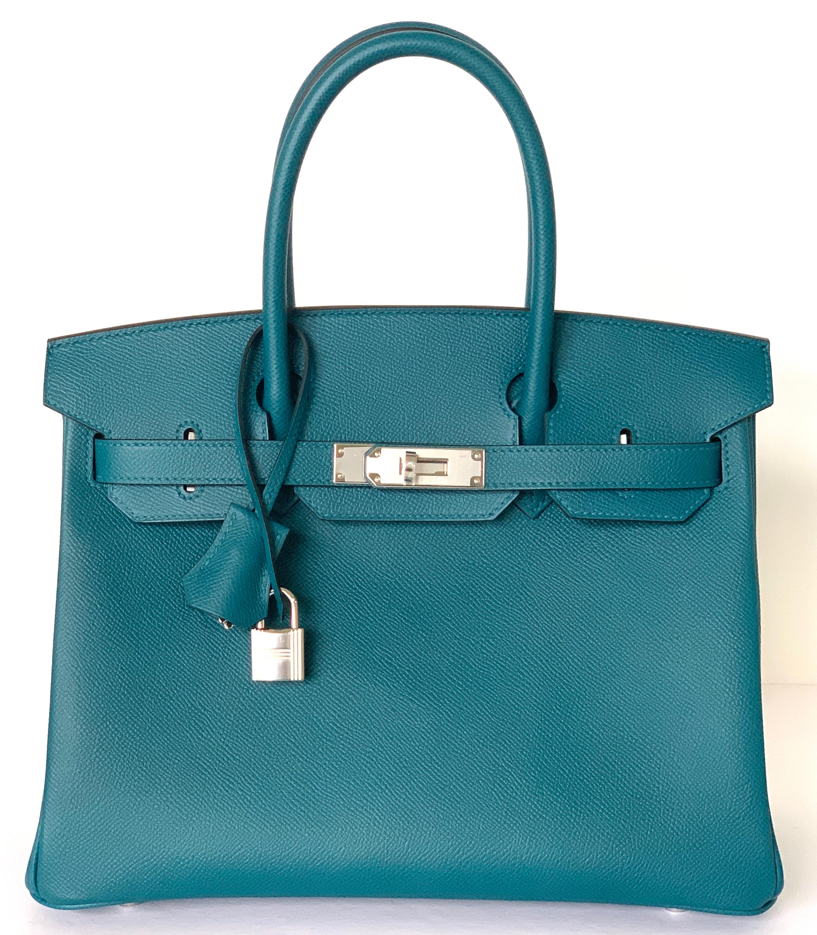 Hermes Vert Bosphore Birkin 30cm of epsom leather with palladium hardware.

This Birkin has tonal stitching, a front toggle closure, a clochette with lock and two keys, and double rolled handles.

The interior is lined with  chevre and has one zip