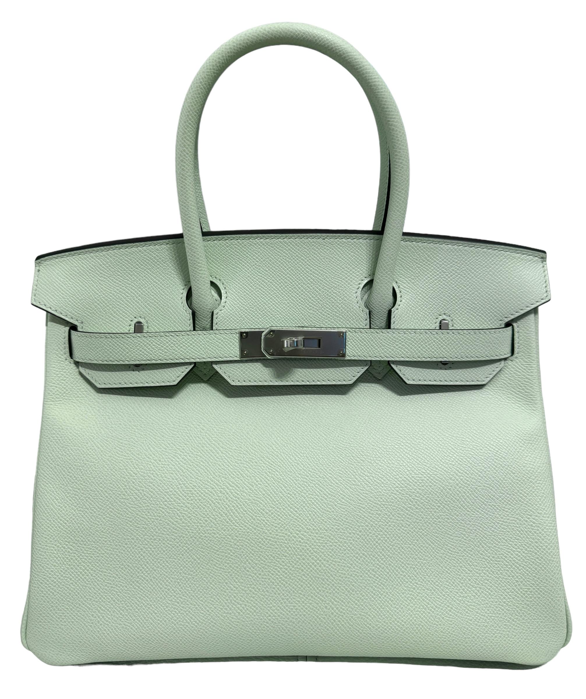 New 2024 Rara e straordinaria Birkin 30 Vert Fizz di Hermes in pelle di Epsom con hardware in palladio. W Timbro 2024. Include tutti gli accessori e la scatola

Acquista con fiducia da Lux Addictive. Siamo un venditore di Hermes molto conosciuto e