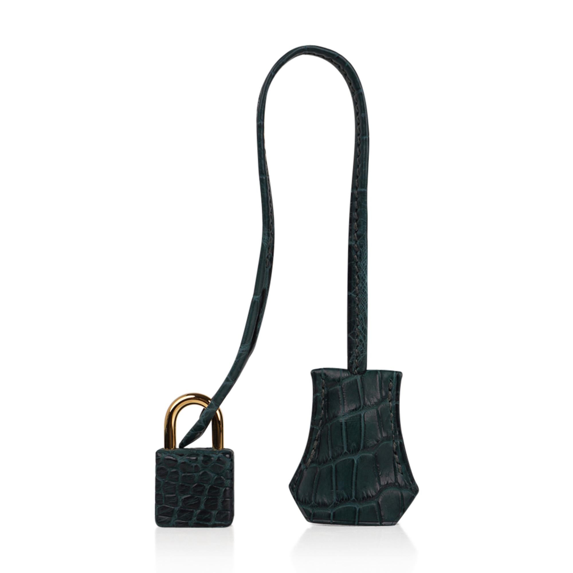 Women's Hermes Birkin 30 Vert Fonce Matte Porosus Crocodile Bag Gold Hardware For Sale