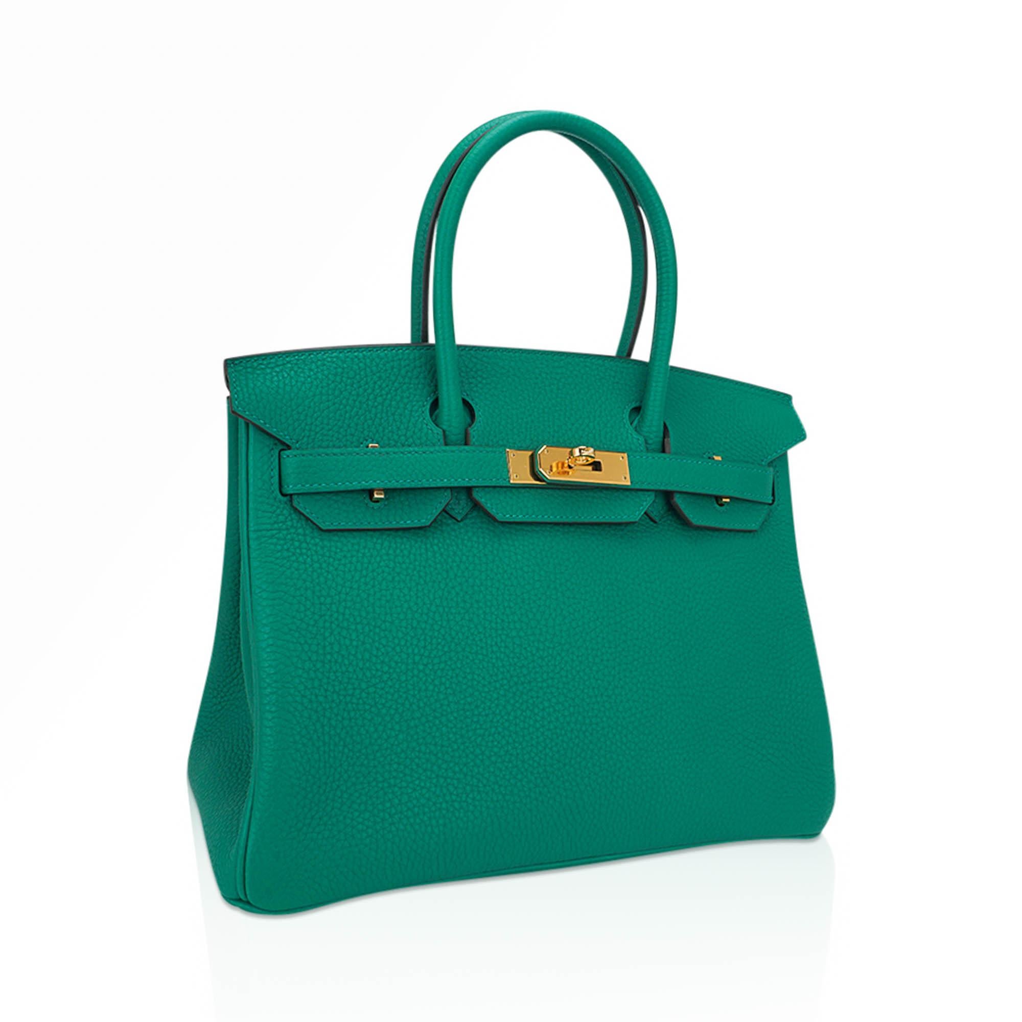 Mightychic offers an Hermes Birkin 30 bag featured in rare Vert Verone.
Rich gold hardware accentuates the beautiful colour of this Birkin bag.
This beauty will take you year round.
Togo leather is supple and scratch resistant.
Comes with the lock