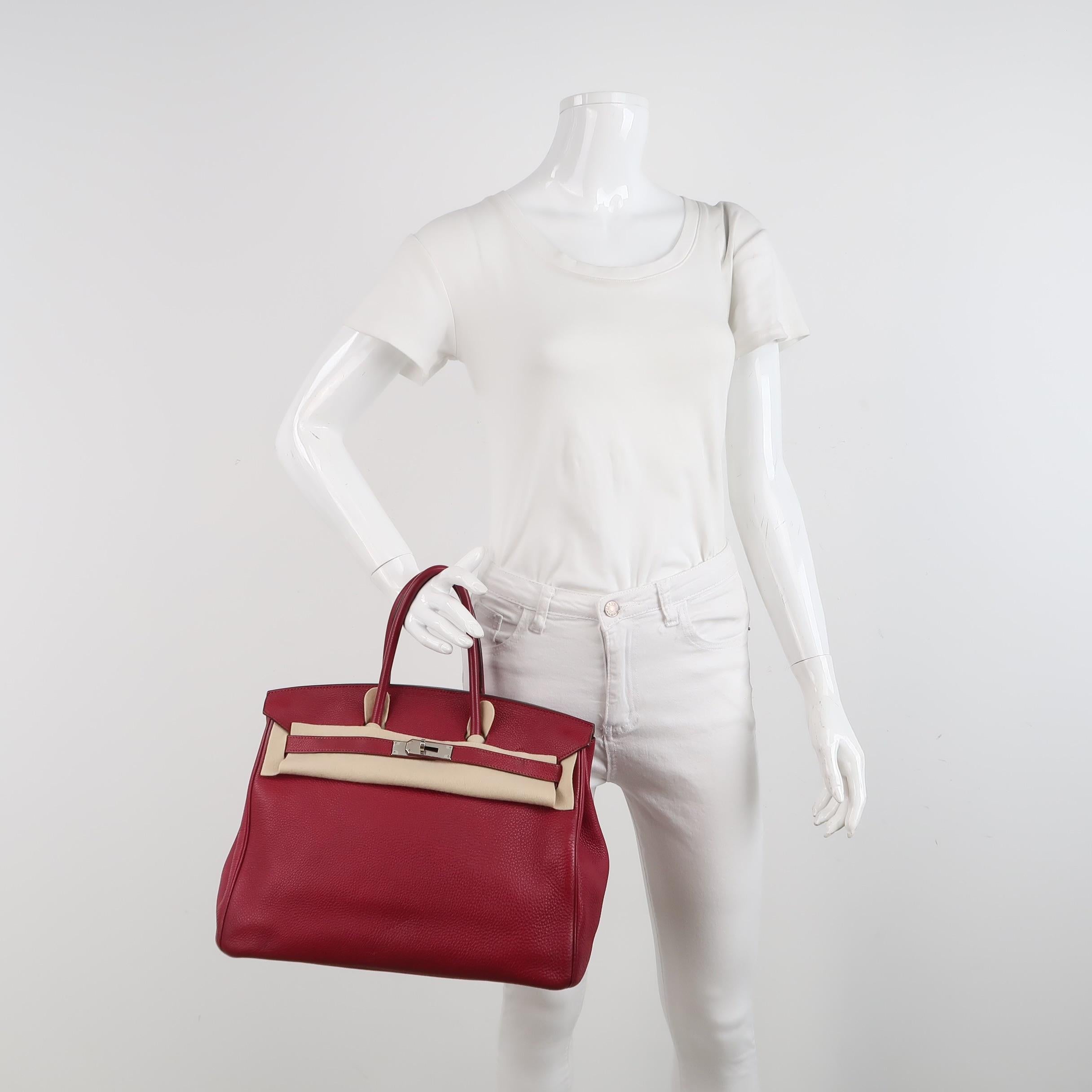 Condition: VERY GOOD ORIGINAL CONDITION

Overall light signs of use. Scratches on leather and hardware. Light stains on the inside. Rubbing on the corners, handles, wax on the edges. Leather creases. 

DETAILS

Brand: Hermes
Birkin 35
Exterior