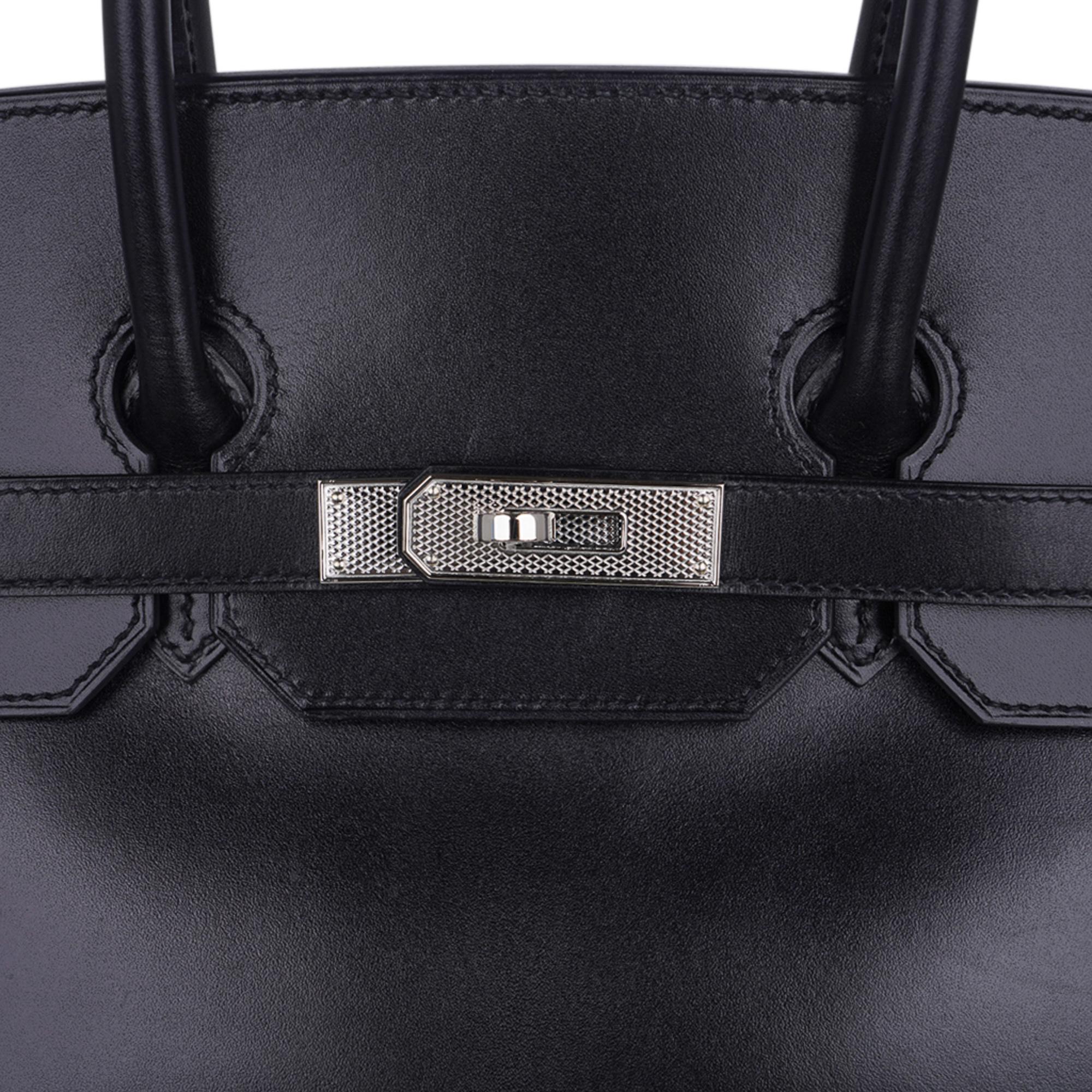 Mightychic offers a guaranteed Hermes Birkin 35 bag featured in Black rare Box leather.
Beautiful with Palladium limited edition Guilloche Hardware.
An extraordinary combination.
Comes with lock, keys, clochette, sleeper, raincoat and signature