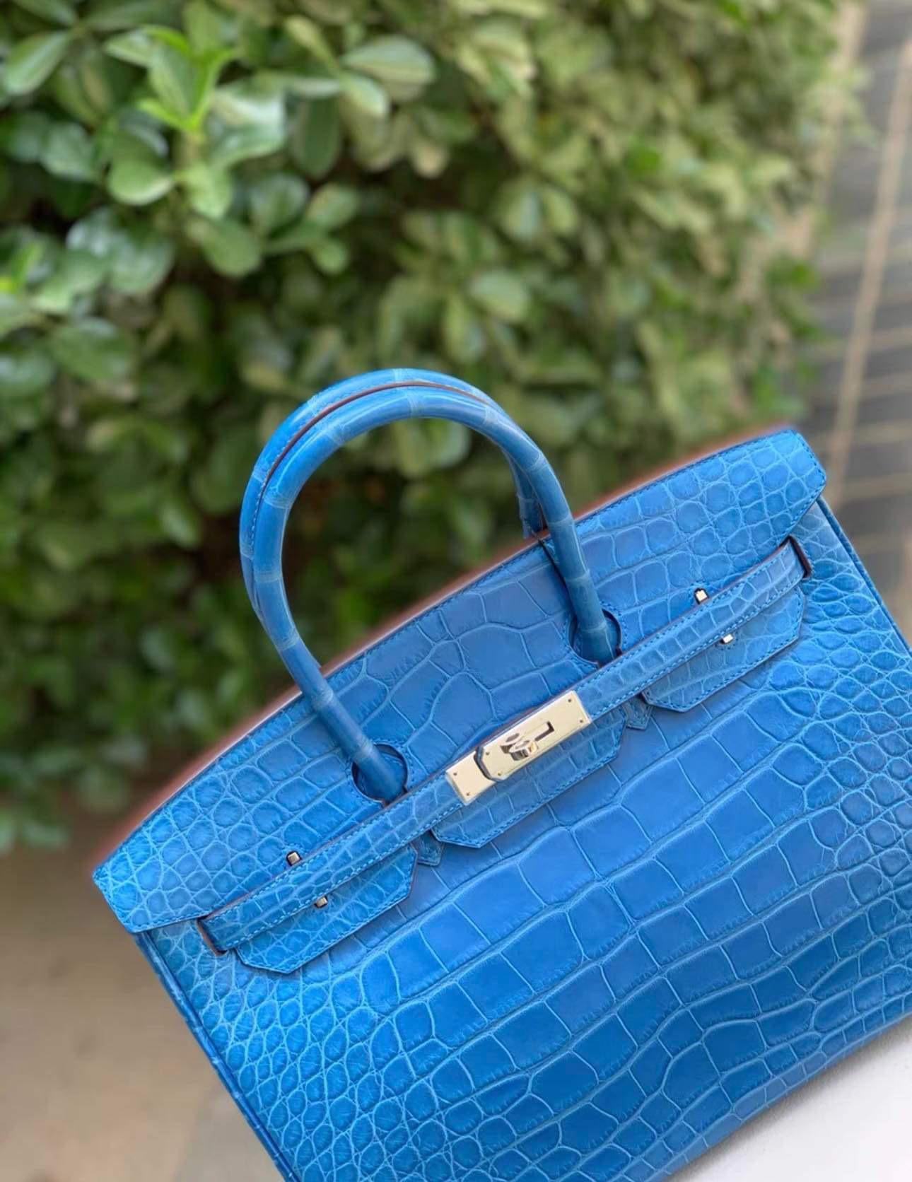 Rare MYKONOS blue in Matte Alligator is a collectors treasure. Fresh with palladium hardware this beauty is over the top divine and rare!  BRAND NEW, NEVER WORN.  Comes with lock, keys, clochette, sleeper, original orange HERMES box.   
This Birkin