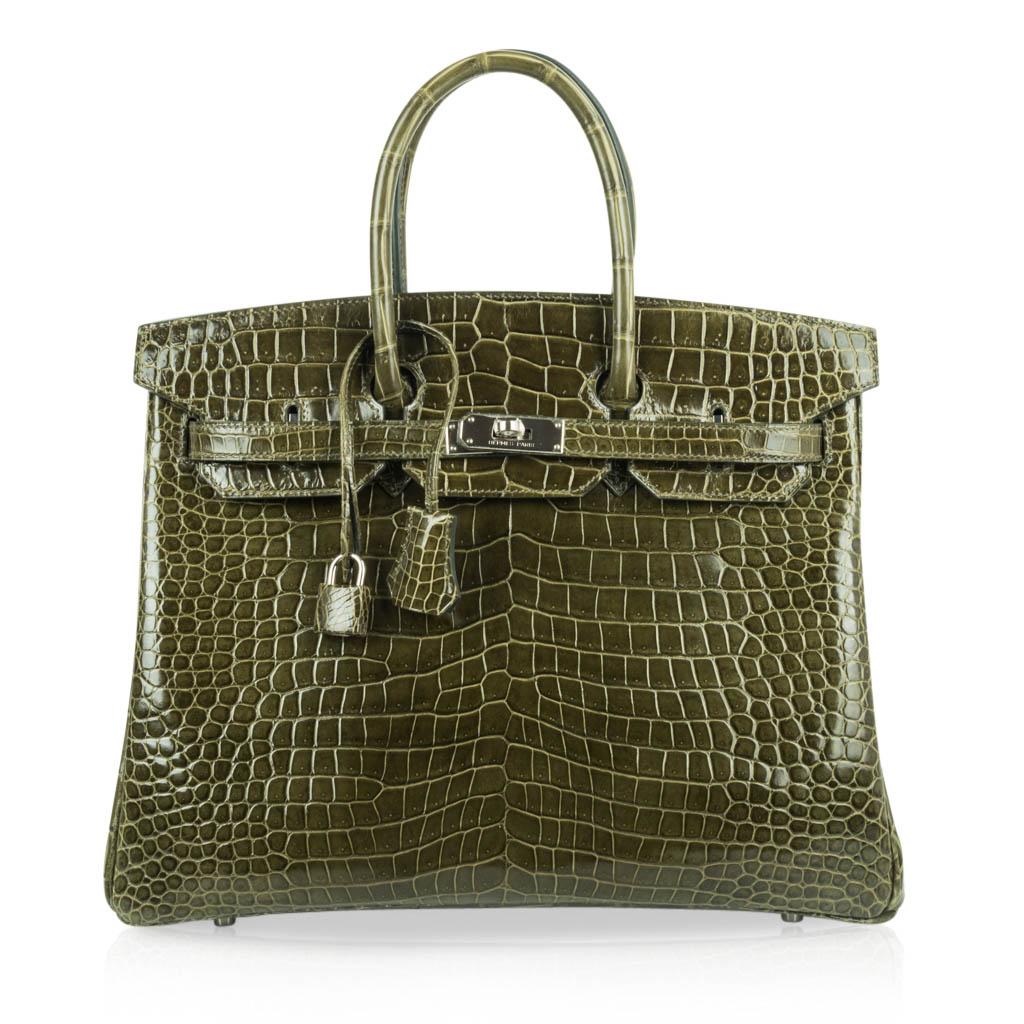 Guaranteed authentic Porosus Crocodile Hermes Birkin 35 bag features rare Vert Veronese.
This olive toned green crocodile handbag makes the perfect year round colour and is utterly neutral. 
Porosus Crocodile is the most exclusive of the Hermes