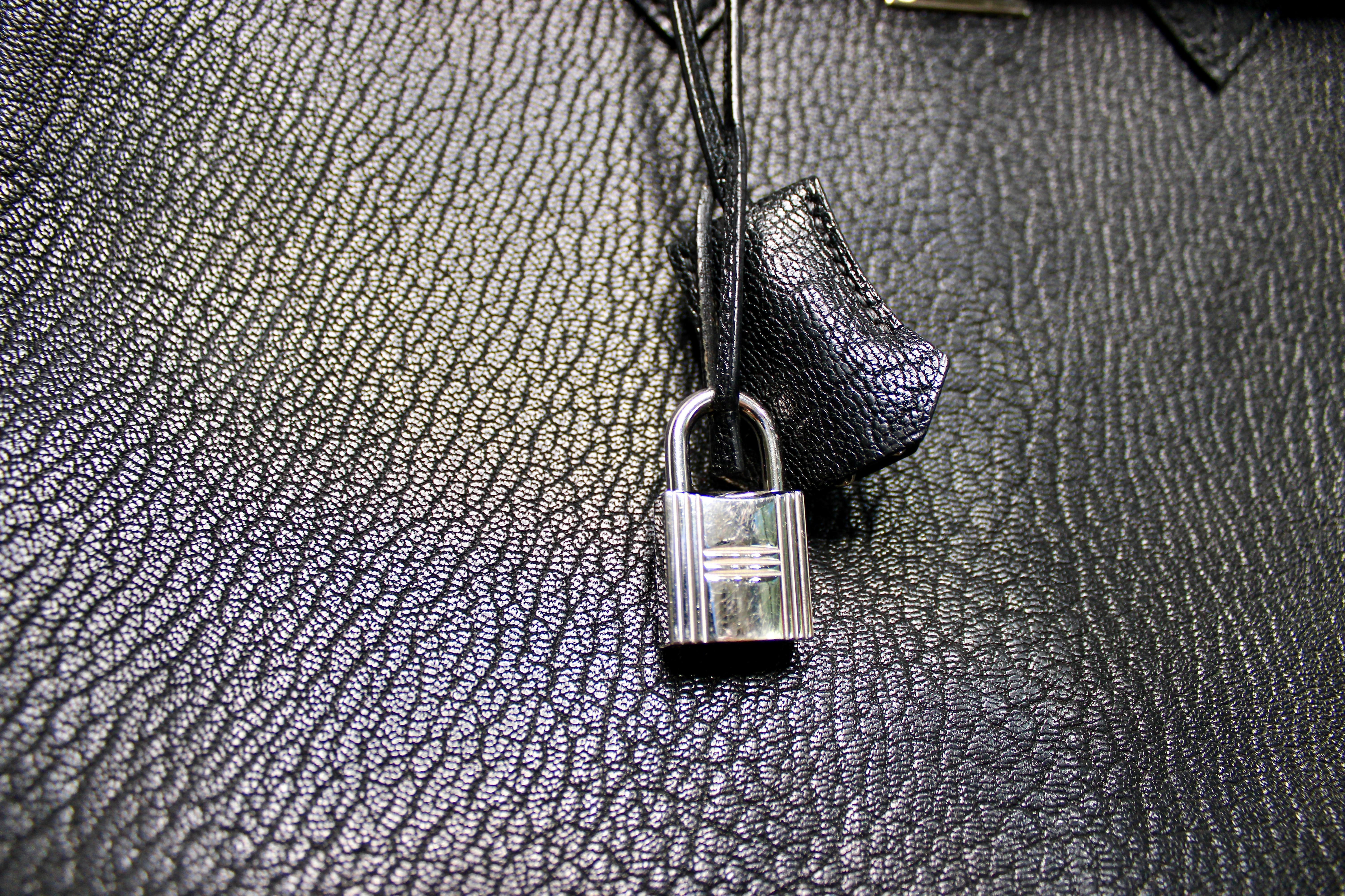 Hermes Birkin 35 Black Chèvre Coromandel Goatskin Handbag circa 2003 Bon état - En vente à Scottsdale, AZ