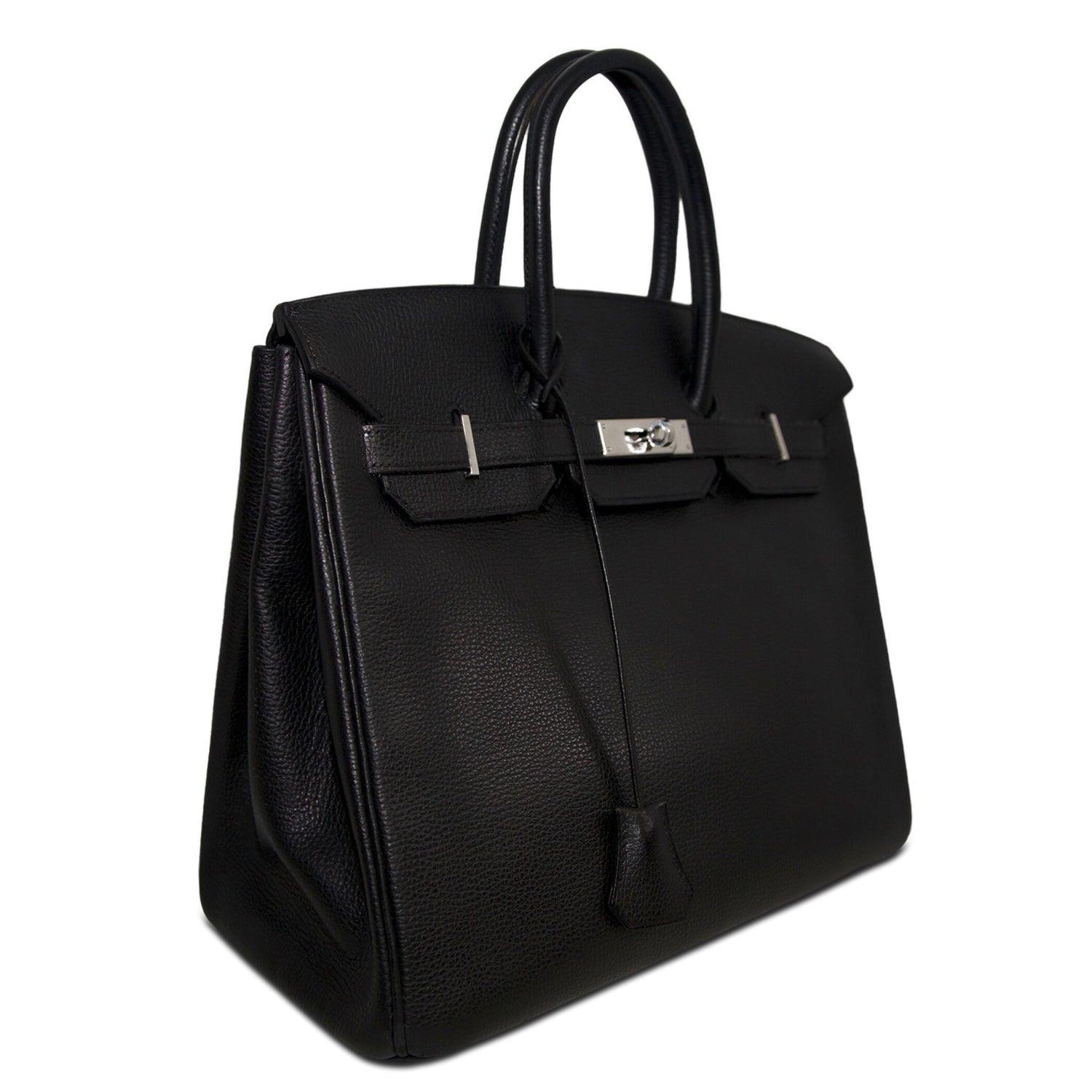 Black
Twist-lock fastening
Single rolled top handle
Detachable shoulder strap
Stamp K Square, Year 2007
Condition: Very Good
This pre-loved bag is in very good condition, with some signs of wear consistent with age. Some scuffing on corners and