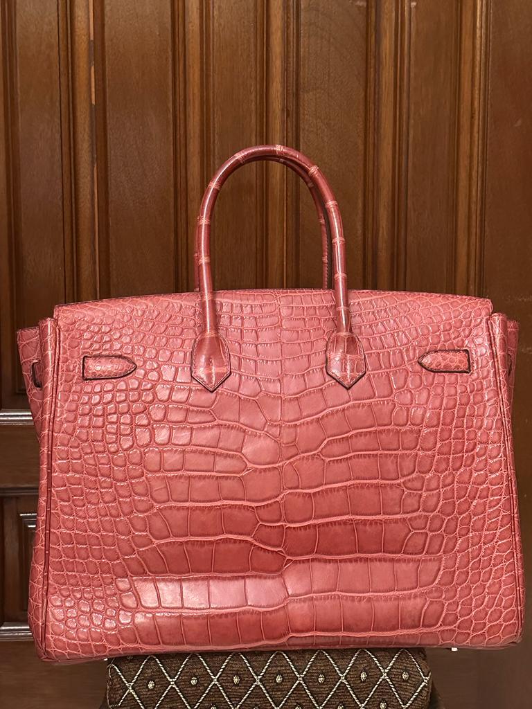 Hermes Birkin 35 Bois de rose matte alligator bag  In Good Condition For Sale In New York, NY