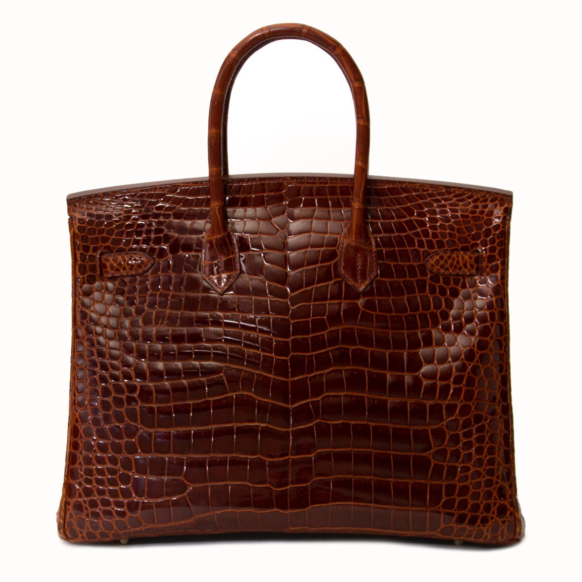 This exotic Hermès Birkin 35 is as exclusive as it is elusive. The Crocodile Porosus leather is colored in a warm and rich brown, called 'Havane'.

The bag has gold toned hardware, making it a wonderfully luxurious combination. This beauty in