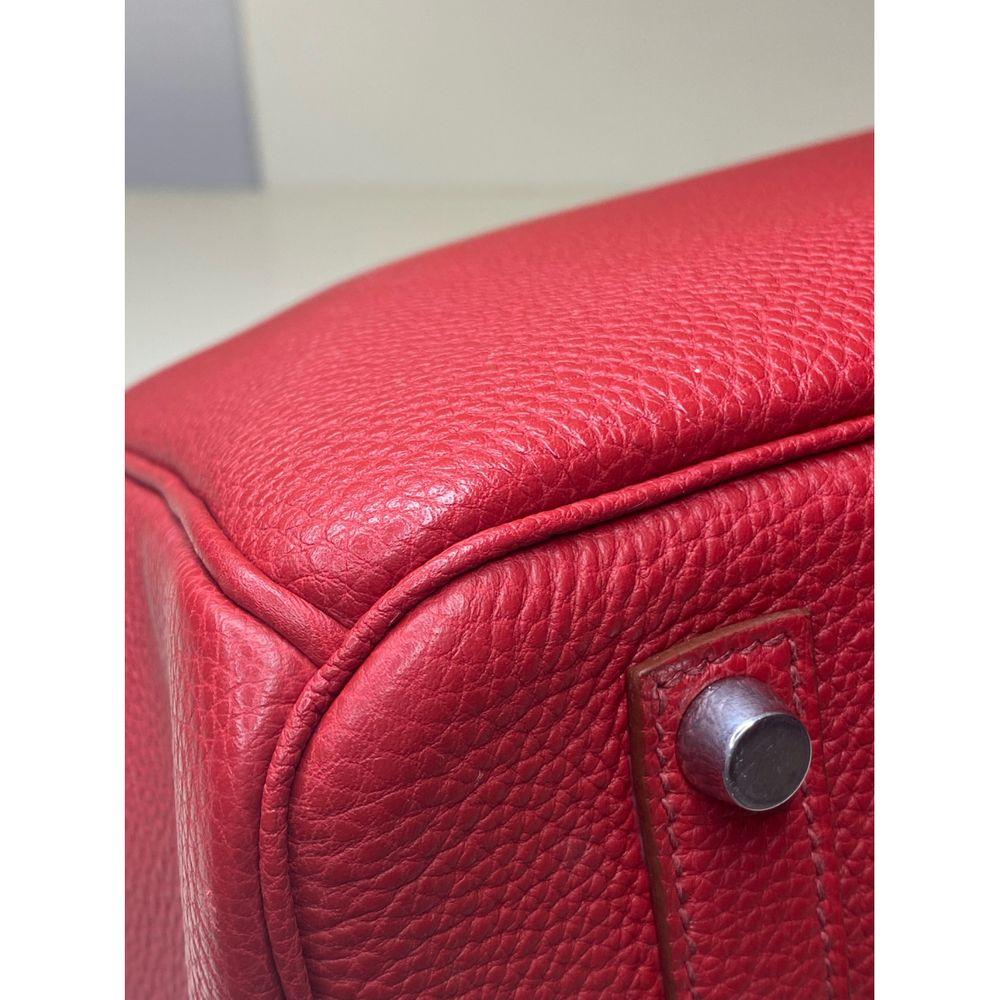 Hermès birkin 35 Deep Red silver hardware bag
slight imperfections on the hardware, otherwise excellent condition, very beautiful old Togo leather
Packaging: Dustbag
Measurements
Width:35 cm
Height:25 cm
Depth:18 cm