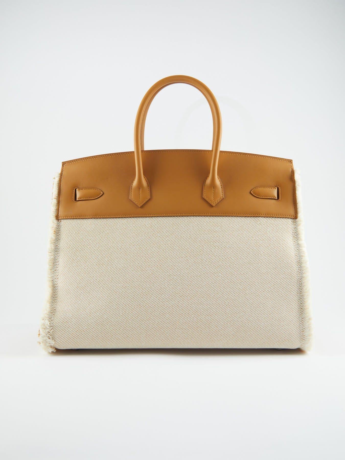 Hermes Birkin 35 cm Fray Fray handbag in beige canvas and Sésame beige leather, hardware in palladium metal, double handle in Sésame beige leather allowing the bag to be worn in the hand.
Brand new comes with everything and invoice 
Year : 2022.