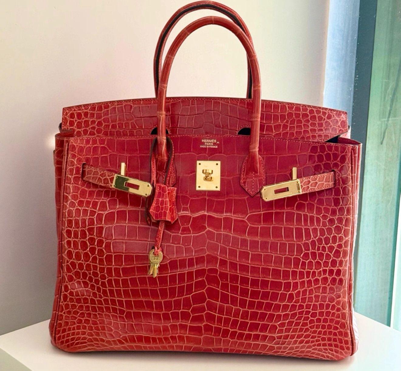 Beautiful Hermes Birkin 35 Geranium Crocodile Shiny Porosus bag. GHW.
X stamp-2015 year.

Bag is in great pre owned condition.
Comes with dust bag,keys,Clochette and locker.
