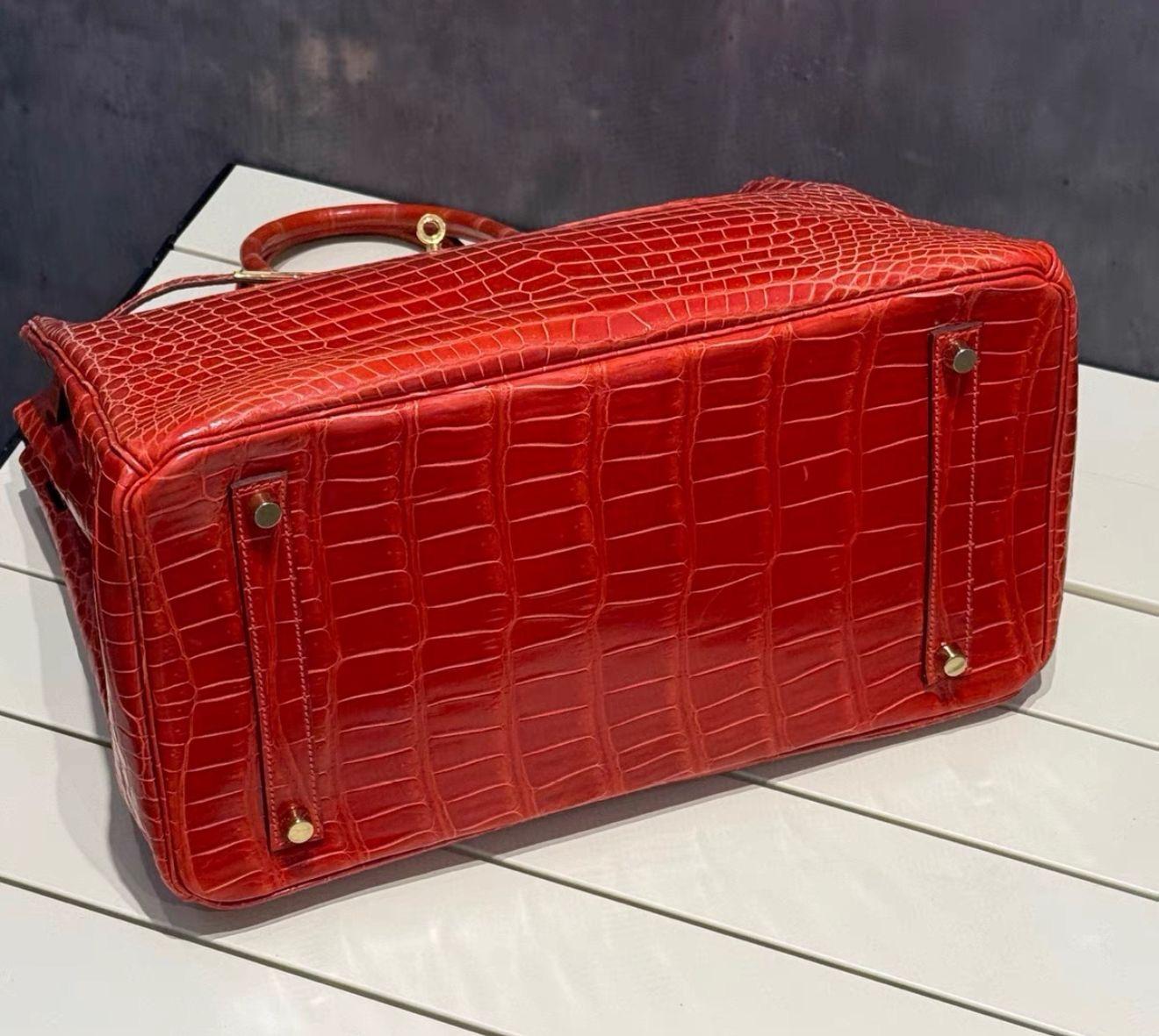 Hermes Birkin 35 Geranium Shiny Porosus Crocodile Bag GHW In Excellent Condition For Sale In New York, NY