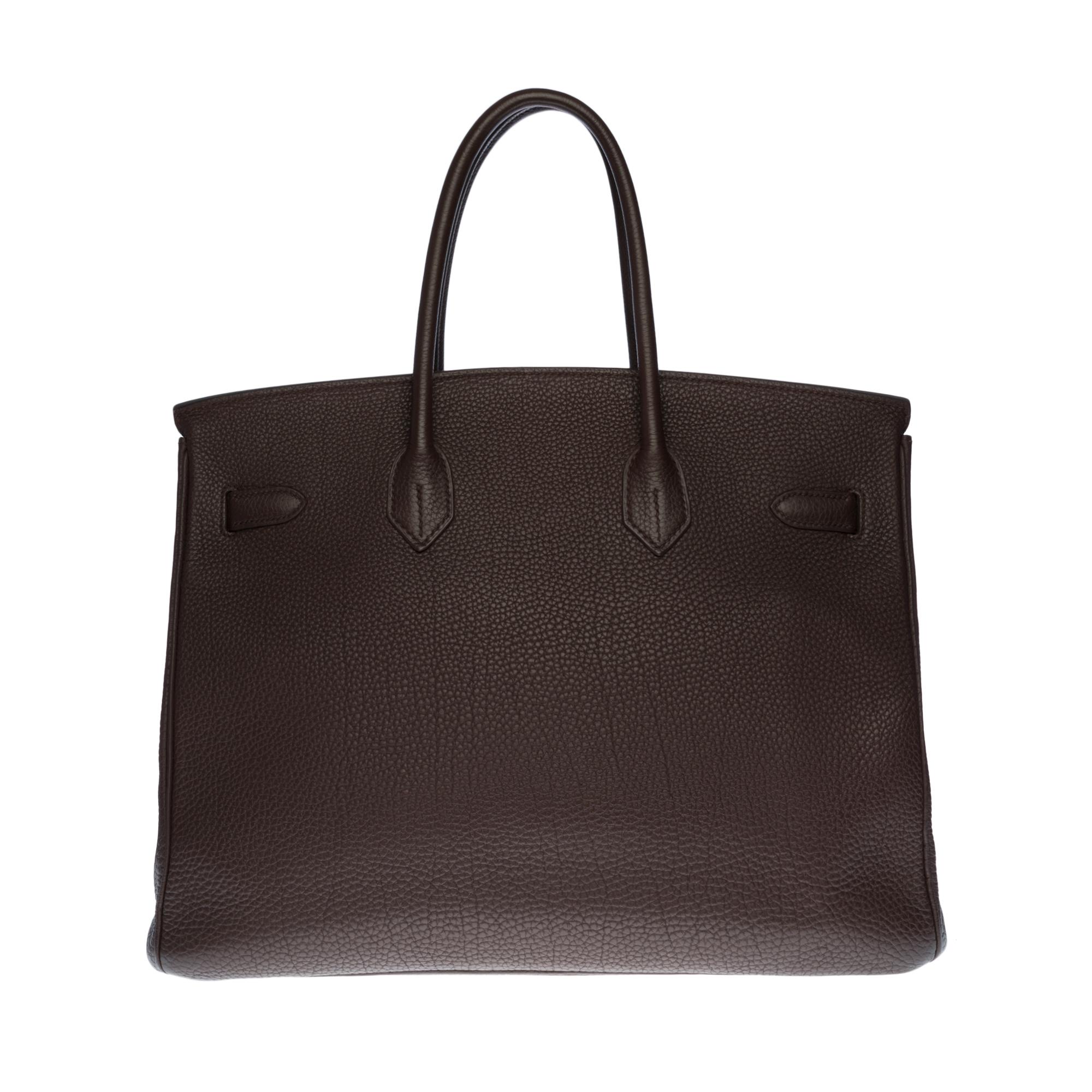 Beautiful Hermes Birkin 35 cm handbag in brown Togo leather, silver metal palladium hardware, double brown leather handle allowing a handheld
Flap closure
Lining in brown leather, one zip pocket, one patch pocket
Signature: 