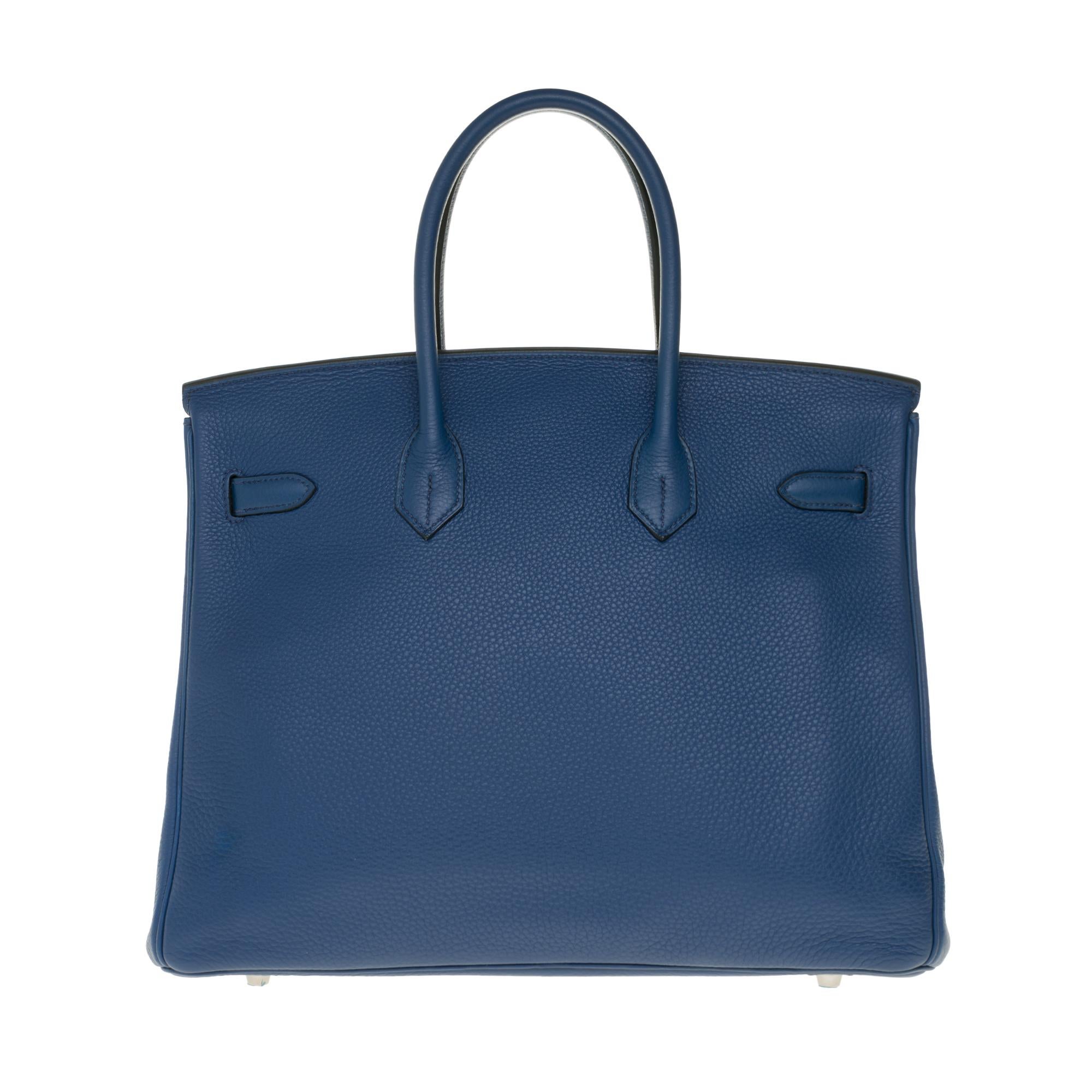 Beautiful Hermes Birkin 35 cm handbag in  blue Malta Togo leather  , palladium silver hardware , double handle in blue leather allowing a handheld.

Closure by flap.
Lining in blue leather, a zipped pocket, a patch pocket.
Signature: 