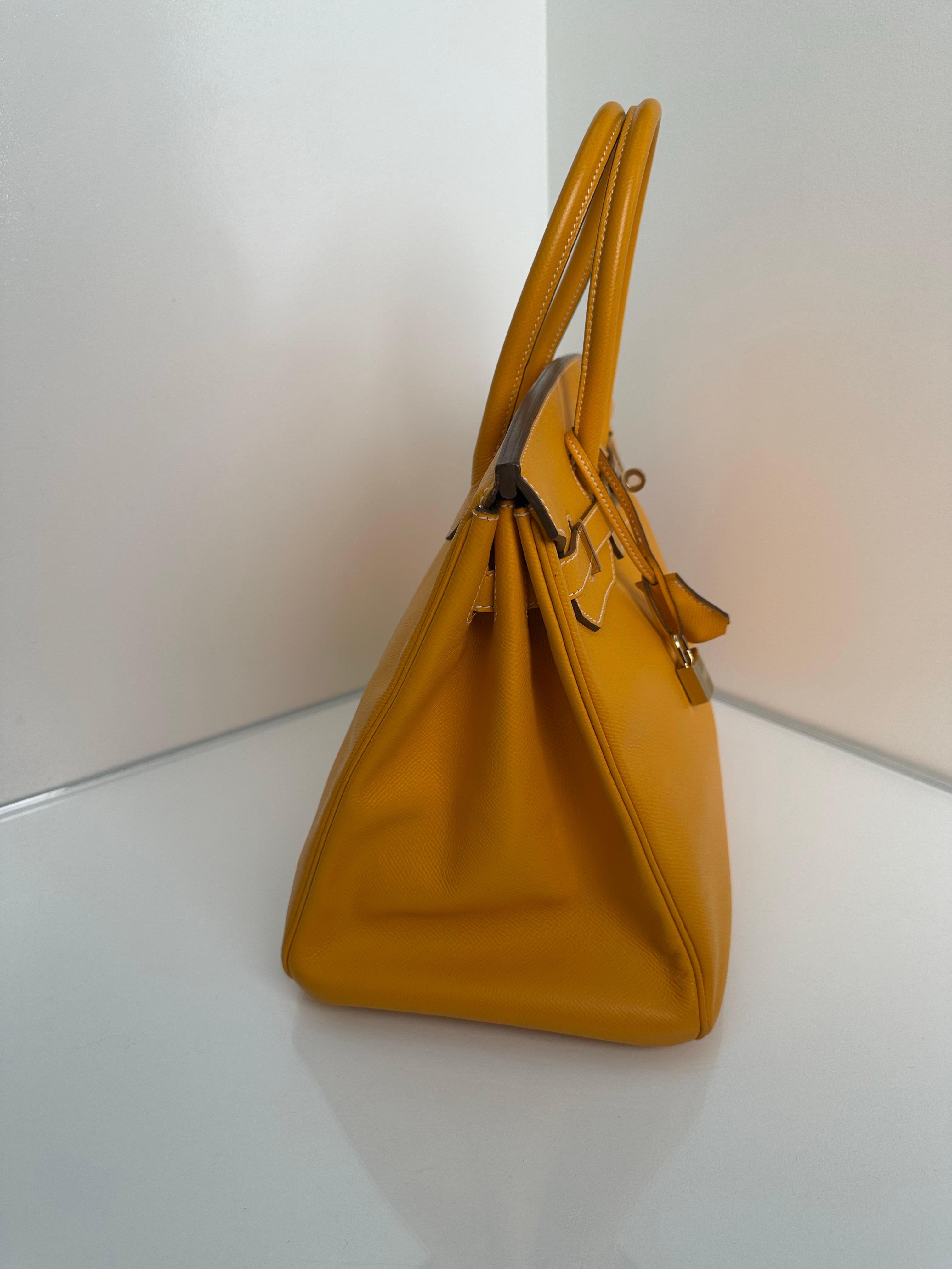 Hermes Birkin 35 Epsom Jaune D'Or Feu avec accessoires en palladium. Pièce extrêmement rare de la collection limitée de bonbons. Plastique encore sur le matériel en excellent état. Garantie d'authenticité. Comprend la serrure, les clés, la clochette