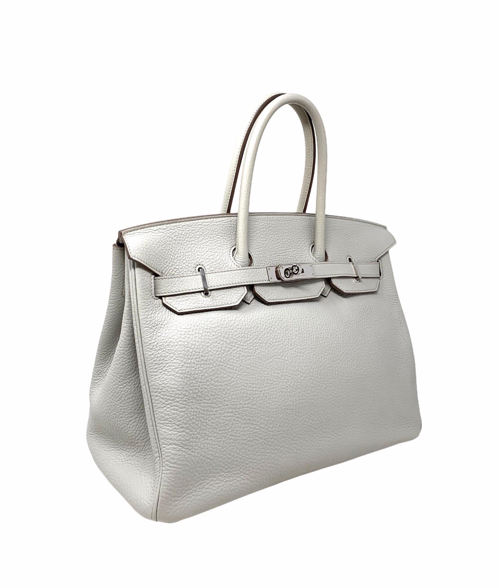 Hermes Paris Birkin 35 Beton color in veau Togo year 2011 stamp O in the square excellent condition complete with padlock, keys and clochette, Hdw silver
It is worn by hand. Dust-bag included, no box.
Packing: Dustbag