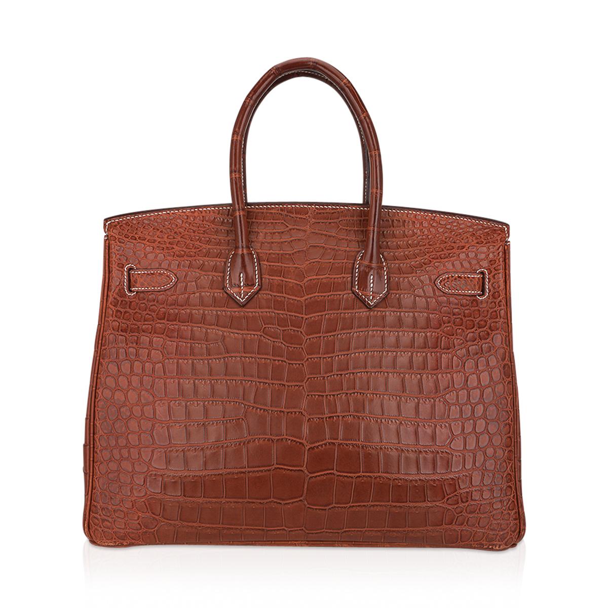 Sac Hermès Birkin 35 en cuir de crocodile Porosus mat et finitions métalliques dorées en vente 3