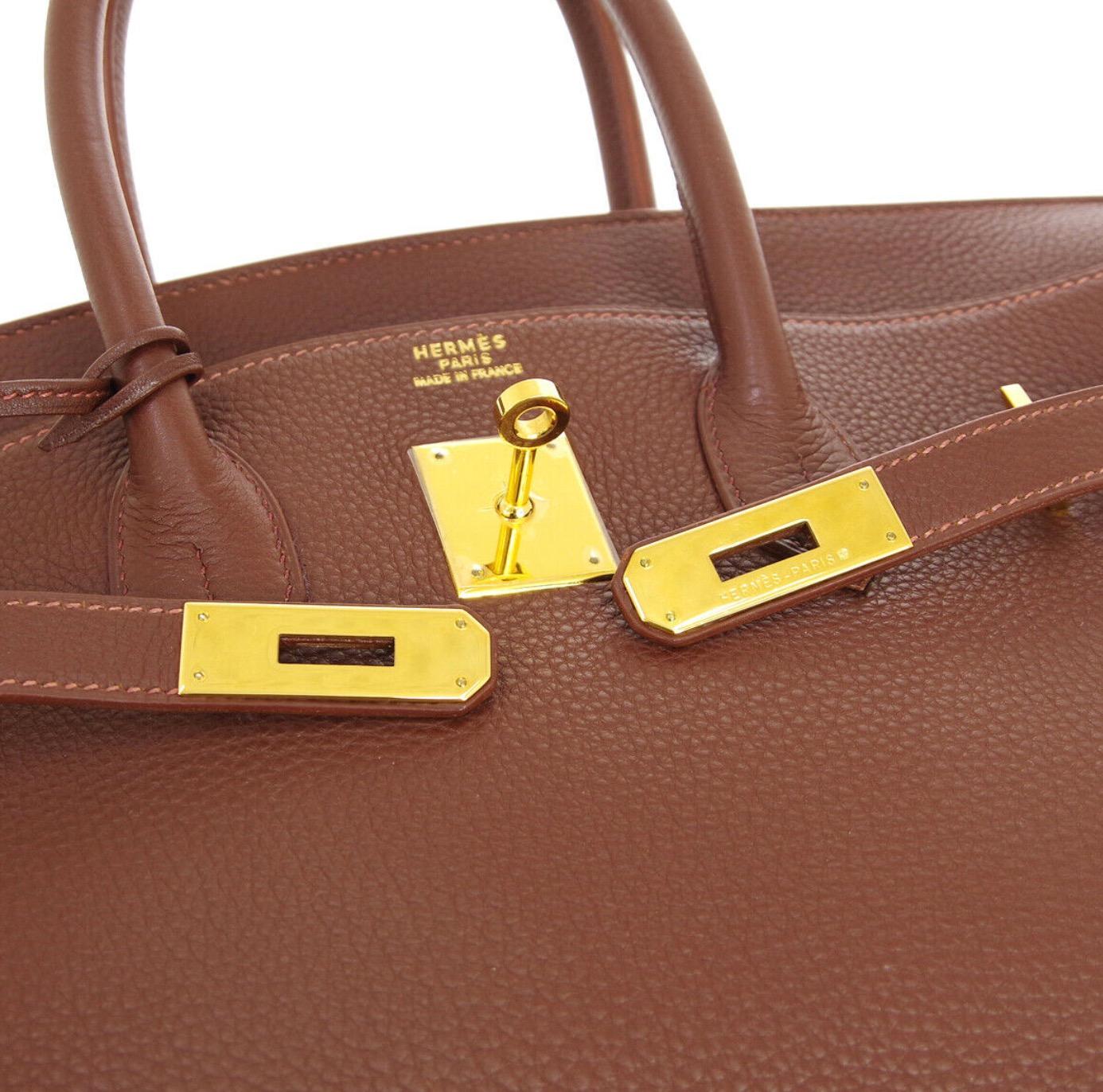 
Leather
Gold tone hardware
Leather lining
Turn-lock closure
Date code present
Made in France
Handle drop 4