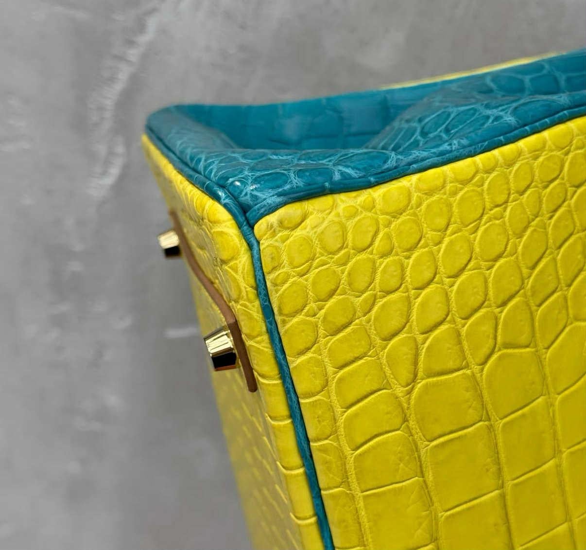 Hermes Birkin 35 Mimosa/Bleu Paon Matte Porosus Crocodile Brashed GHW sac en vente 9
