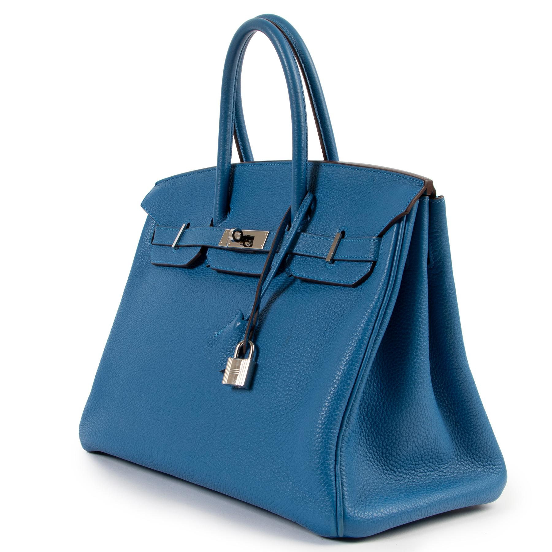 Can we name a bag that is more classic and chique than the Hermès Birkin? A bag that's probably on all of our wishlists and so hard to lay our hands-on. 

But we have good news for you. This Hermès Birkin 35 in Mykonos Blue is waiting for you! This