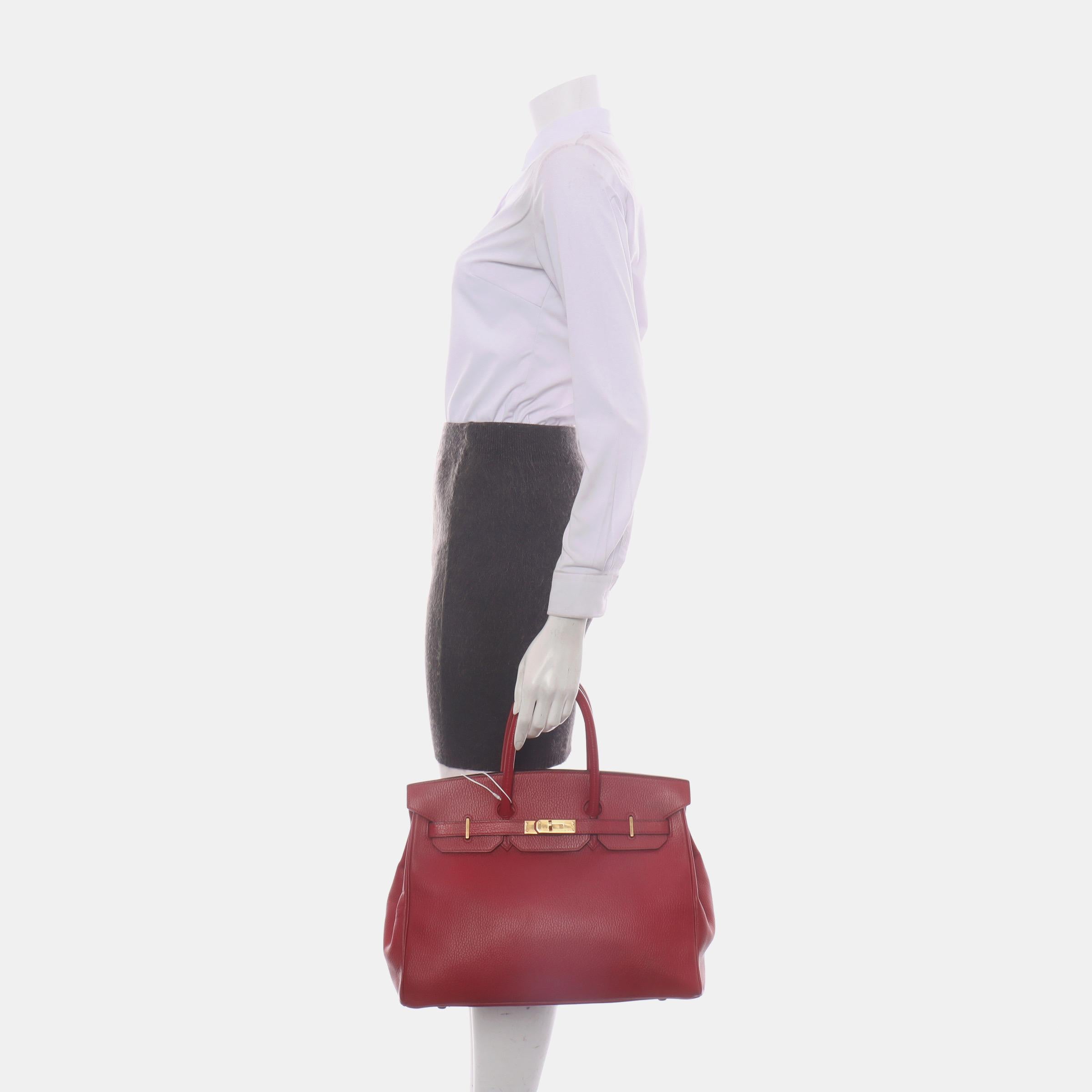 Condition: Good condition.

The color of the handbag has been touched up professionally.

Overall signs of use. Scratches on leather and hardware. Light stains on the inside. Rubbing on the corners, handles, wax on the edges. Leather
