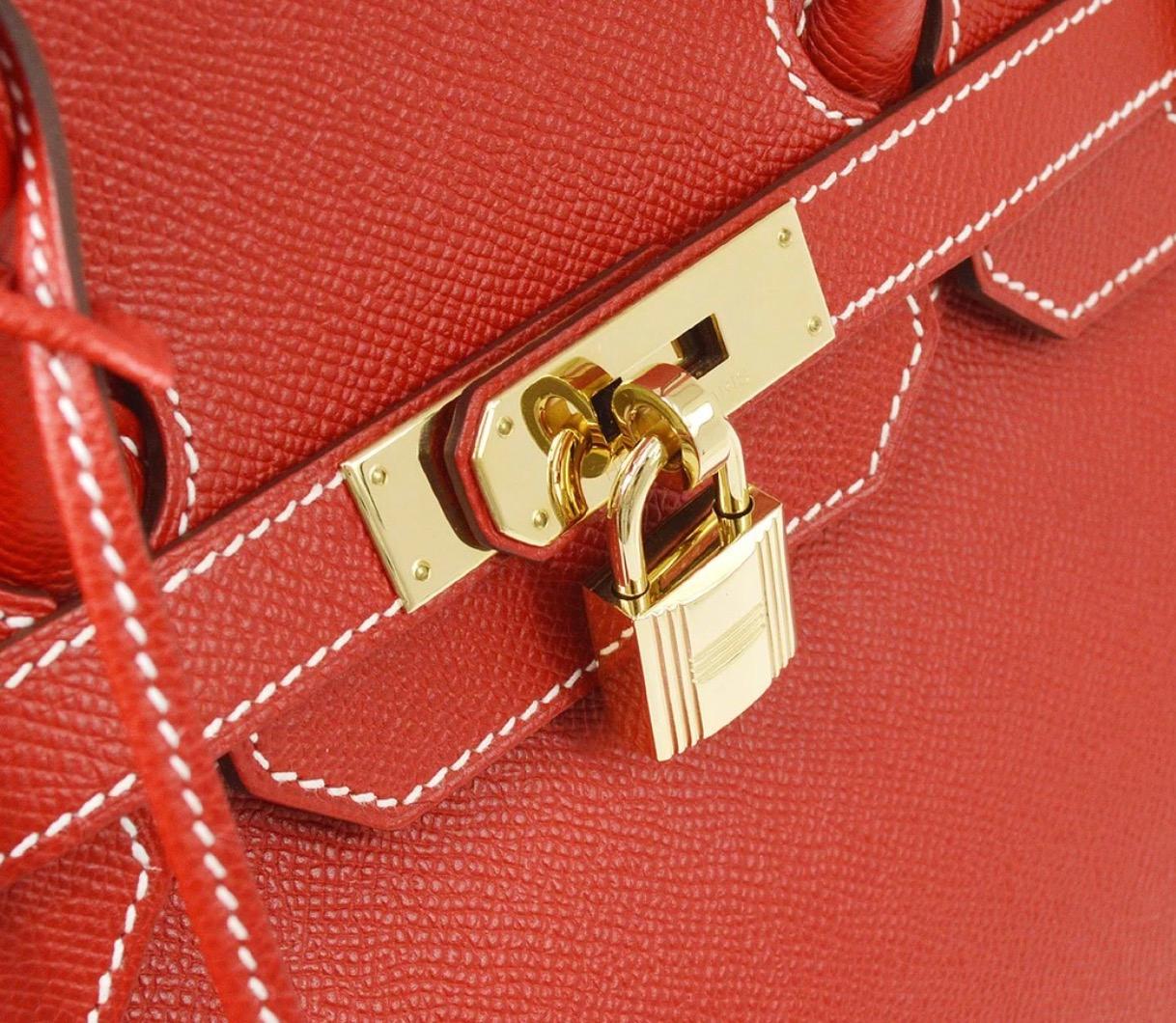 Leather
Gold tone hardware
Leather lining
Turn-lock closure
Date code present
Made in France
Handle drop 4