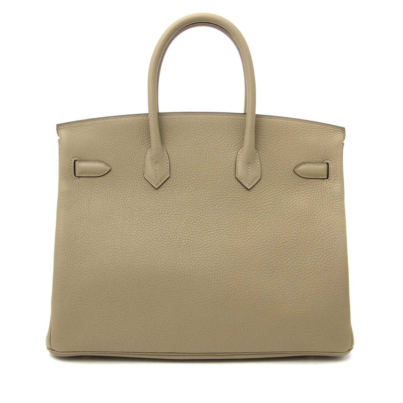 BRAND NEW, STORE FRESH

Hermès Birkin 35 Taurillon Clemense Sauge GHW

This brand new Hermès Birkin in Taurillon Clemence leather comes in a sauge green color.

This type of leather has a slightly bigger grain then other available leather like Togo.