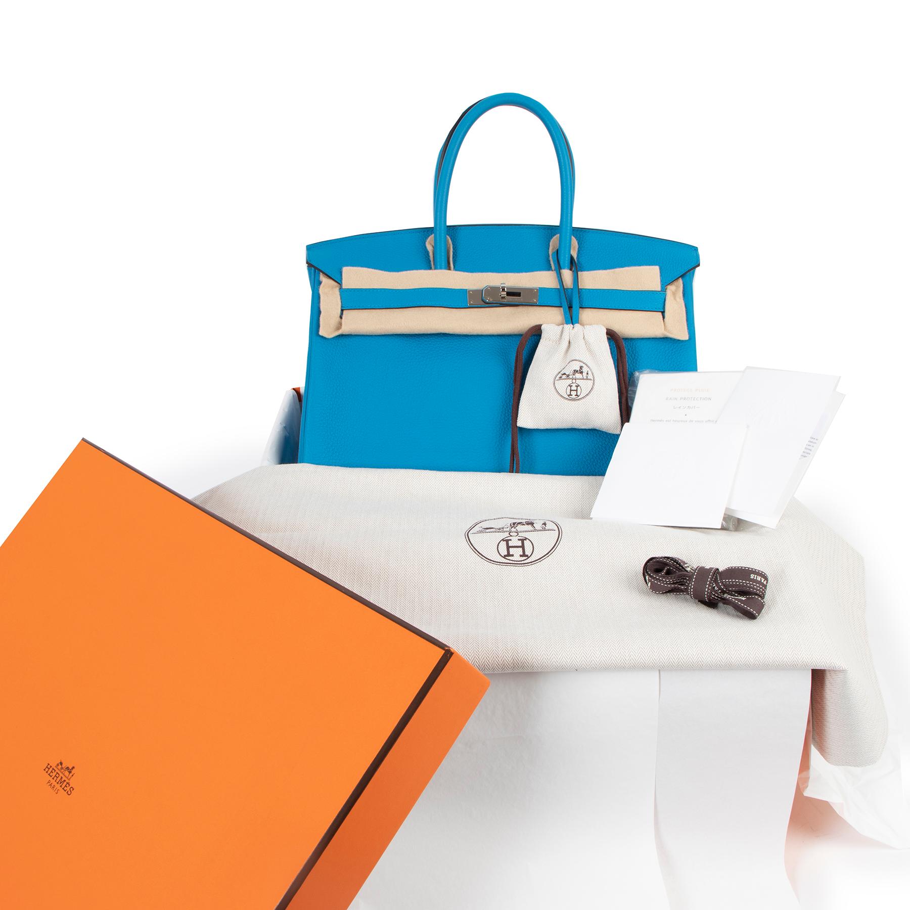 Hermès Birkin 35 Verso Blue Zanzibar/Malachite Togo Palladium Hardware

Hermès Birkin but with a twist, this distinctive Hermès Birkin 35 arrives in popping Blue Zanzibar and lined with goatskin in constrasting Malachite green.

The most