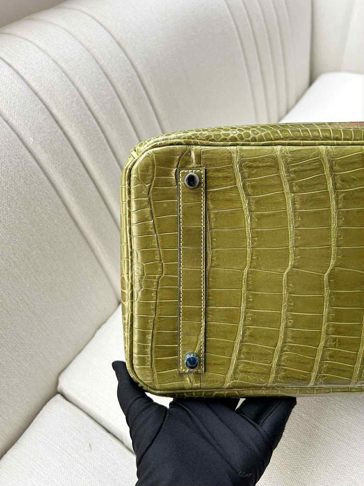 Hermes Birkin 35 Vert Anis Grün Glänzend Porosus Krokodil Tasche PHW für Damen oder Herren im Angebot