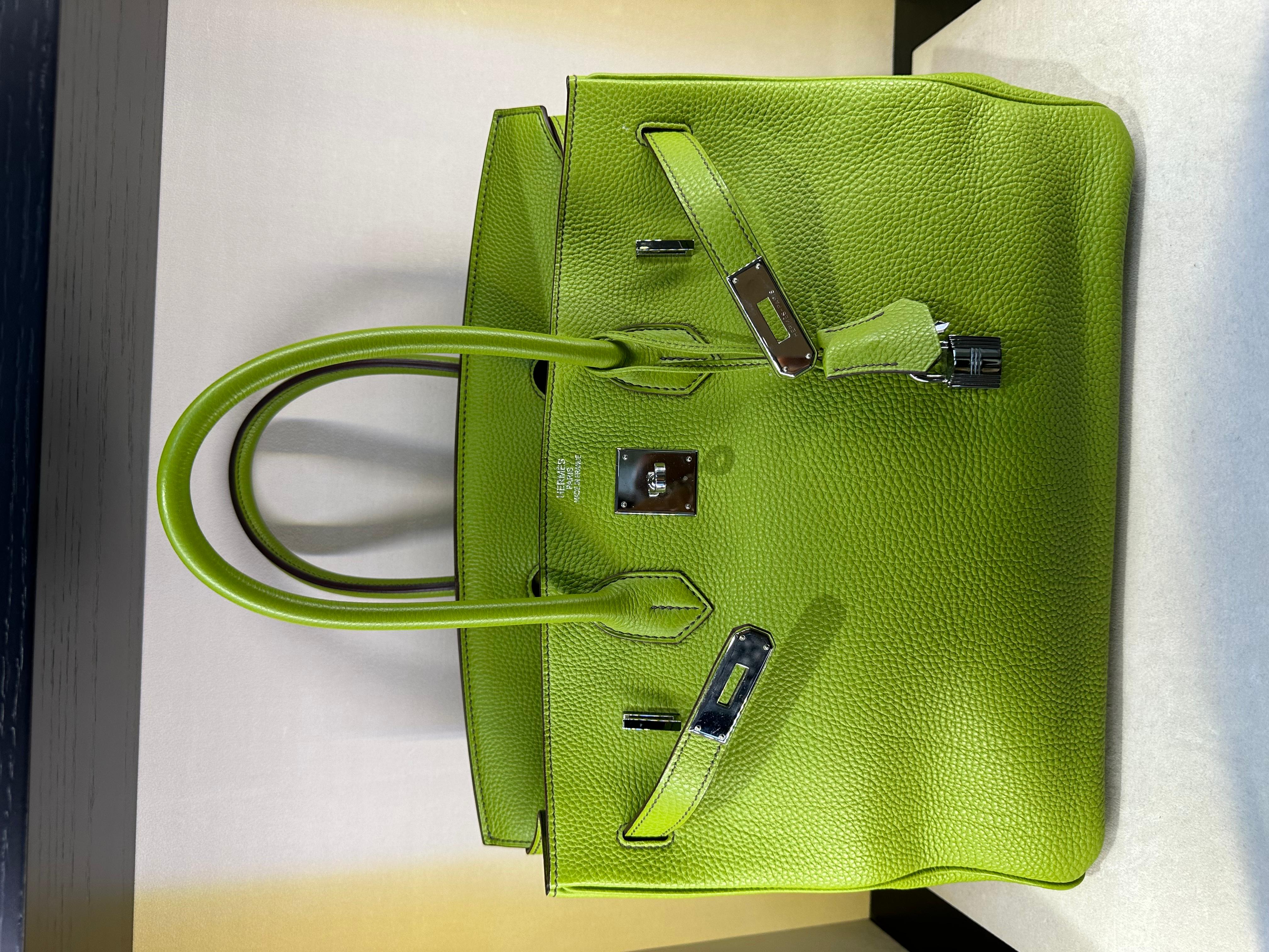 Hermes Birkin 35 Vert Anis Green Togo Birkin with PHW. L stamp 2008 with vibrant anise green togo leather, this collector's item features palladium hardware for a subtly sophisticated finish. An exquisite addition to any wardrobe.

This bag comes