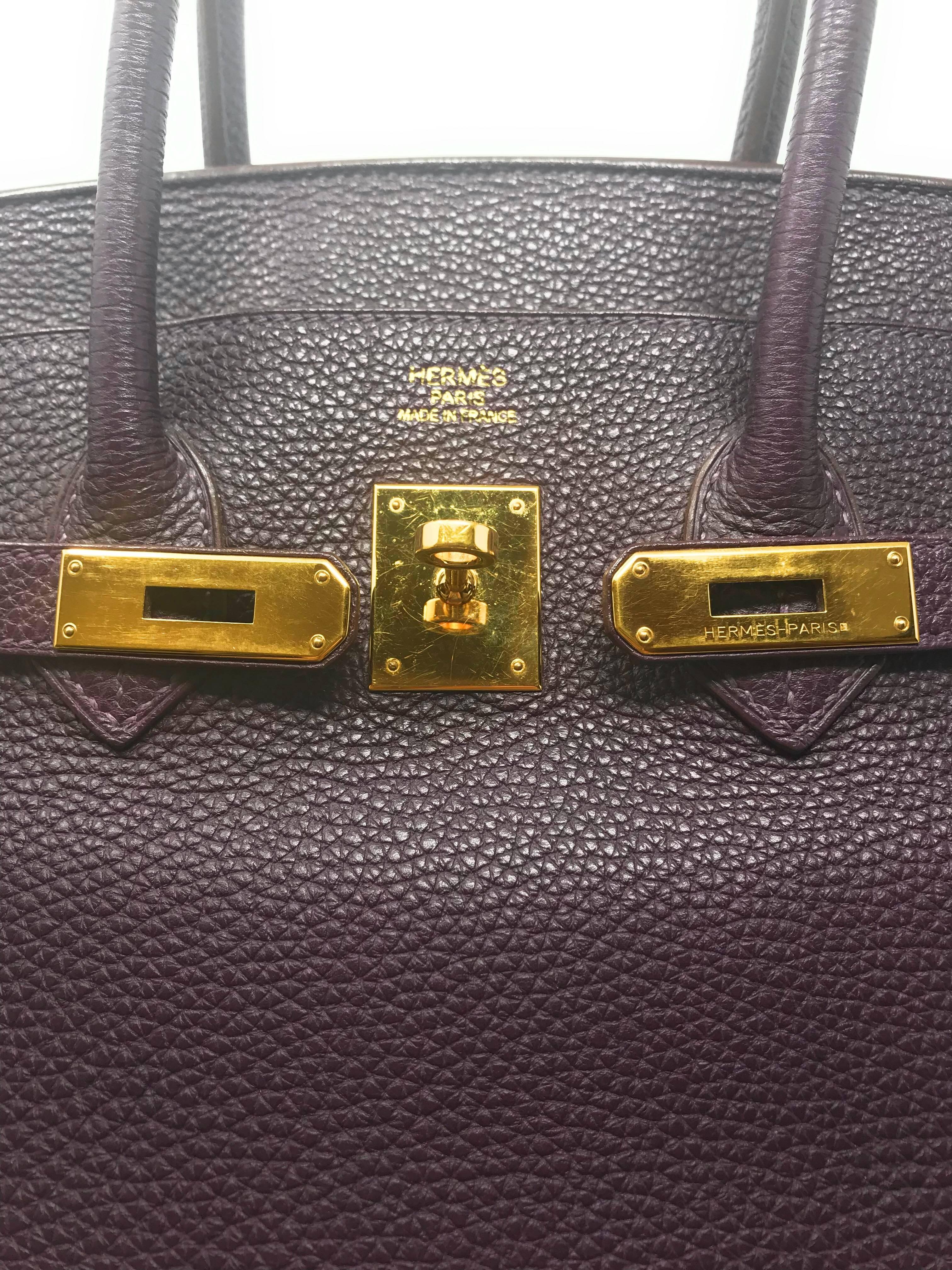 Lush purple paired with gold! A great combination which makes up the colors of this Hermes Birkin bag. 
This is the 35cm size crafted in Togo leather with two rolled top handles and a frontal flap closure. The Gold plated hardware including the