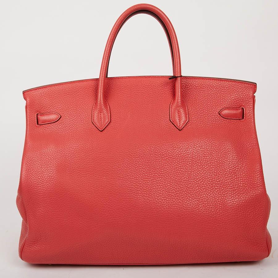 HERMES Birkin 40 Bag in Pivoine (peony) togo leather. The jewelry is in gilded metal. 
It has its clochette, zipper, padlock and keys (2). The corners are slightly marked.
It is in very good condition.
Made in France.
Dimensions: 40 x 31 x 21