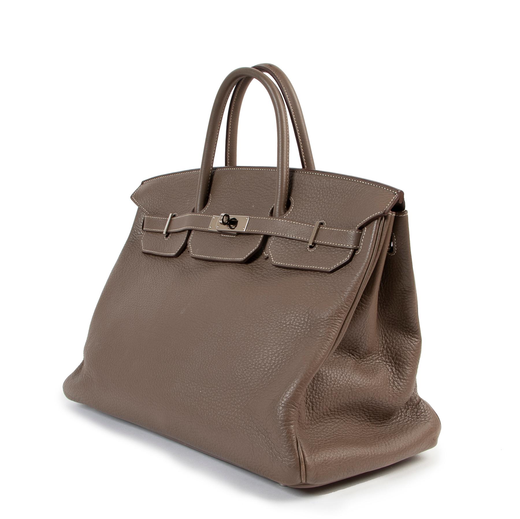 Hermès Birkin 40 Etoupe Taurillon Clemence PHW

Etoupe has emerged to become a very popular, greyisch brown.

The beauty of the clemence leather is appreciatedas it naturally possesses a texture that is neither too hard nor too soft, making it one