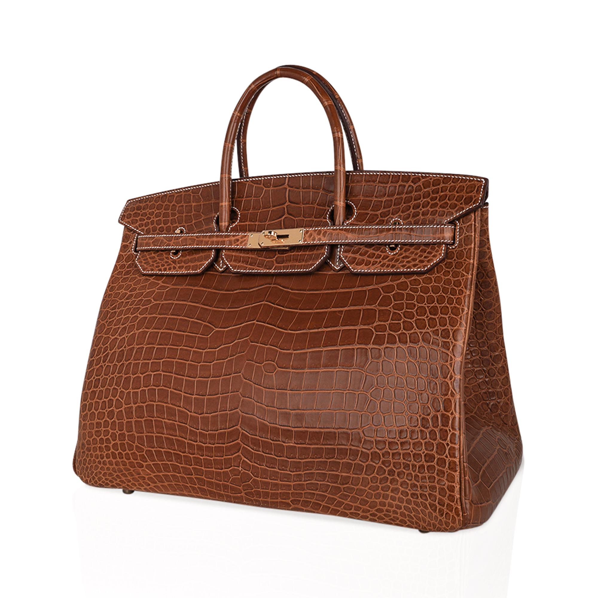 Hermes Birkin 40 Rare Fauve Matte Porosus Crocodile Gold Hardware In New Condition In Miami, FL