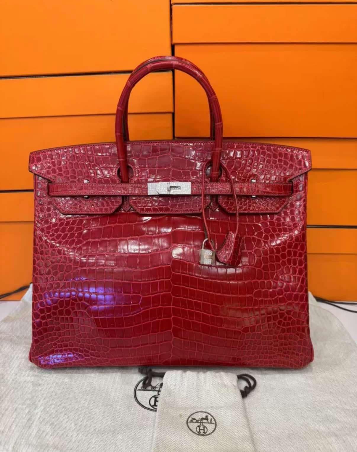 Hermes Birkin 40 Red with Diamonds 18 k white gold.
Comes with dust bag, keys,Clochette,locker.
Great condition.
Original hermes diamonds not aftermarket.

No CITES.