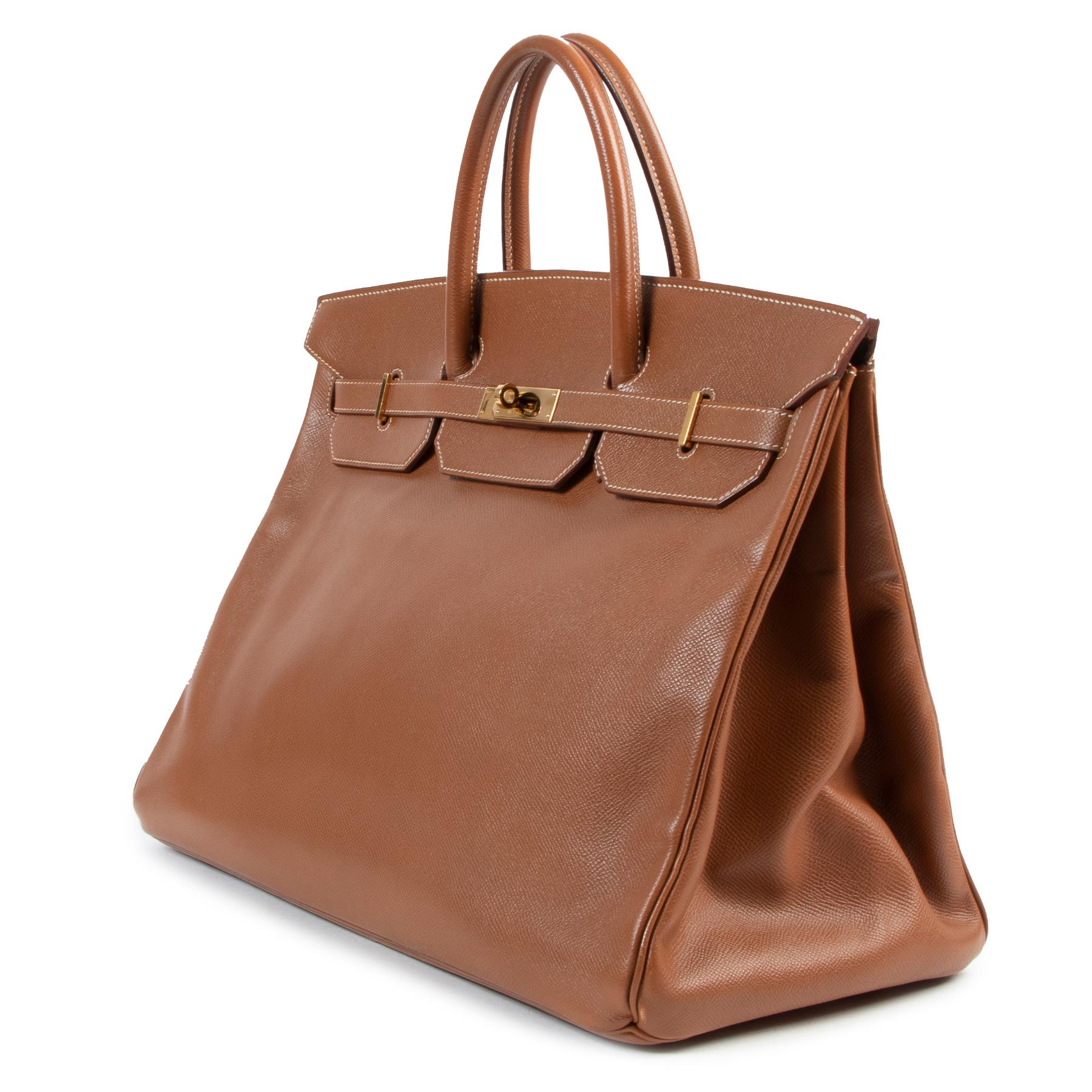 Good condition

Hermès Birkin 40cm Gold Cuir Courchevel

A similar leather to the popular epsom, the Courchevel offers a very even grain throughout.

Another slight differnce is that it is glossier and darker at the top of the grain than the Epsom,