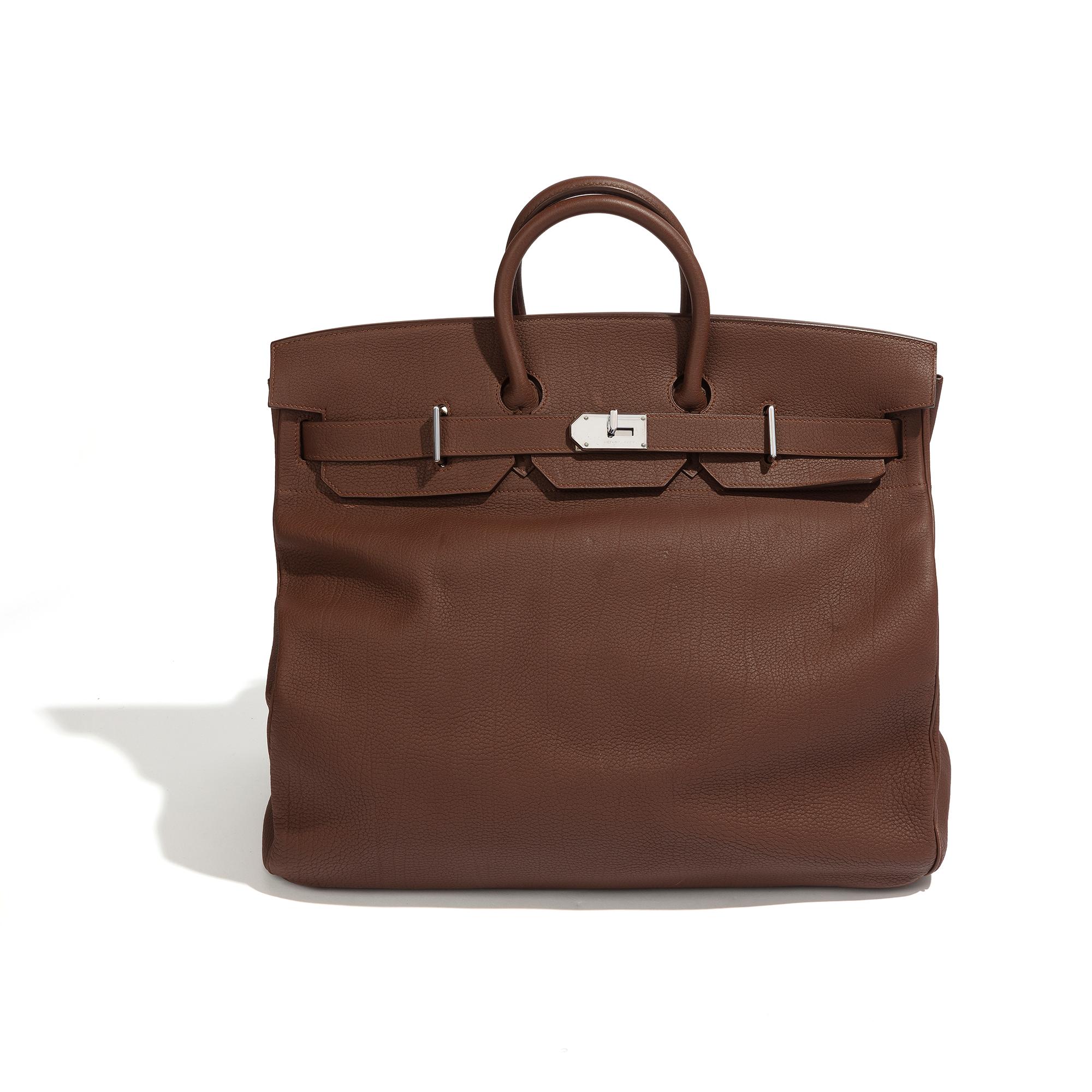 The Hermès HAC is a classic handbag that has gained worldwide recognition. The design of this bag was originally intended to carry riding equipment. The process of creating these bags is quite complex, and it takes three to four years of rigorous