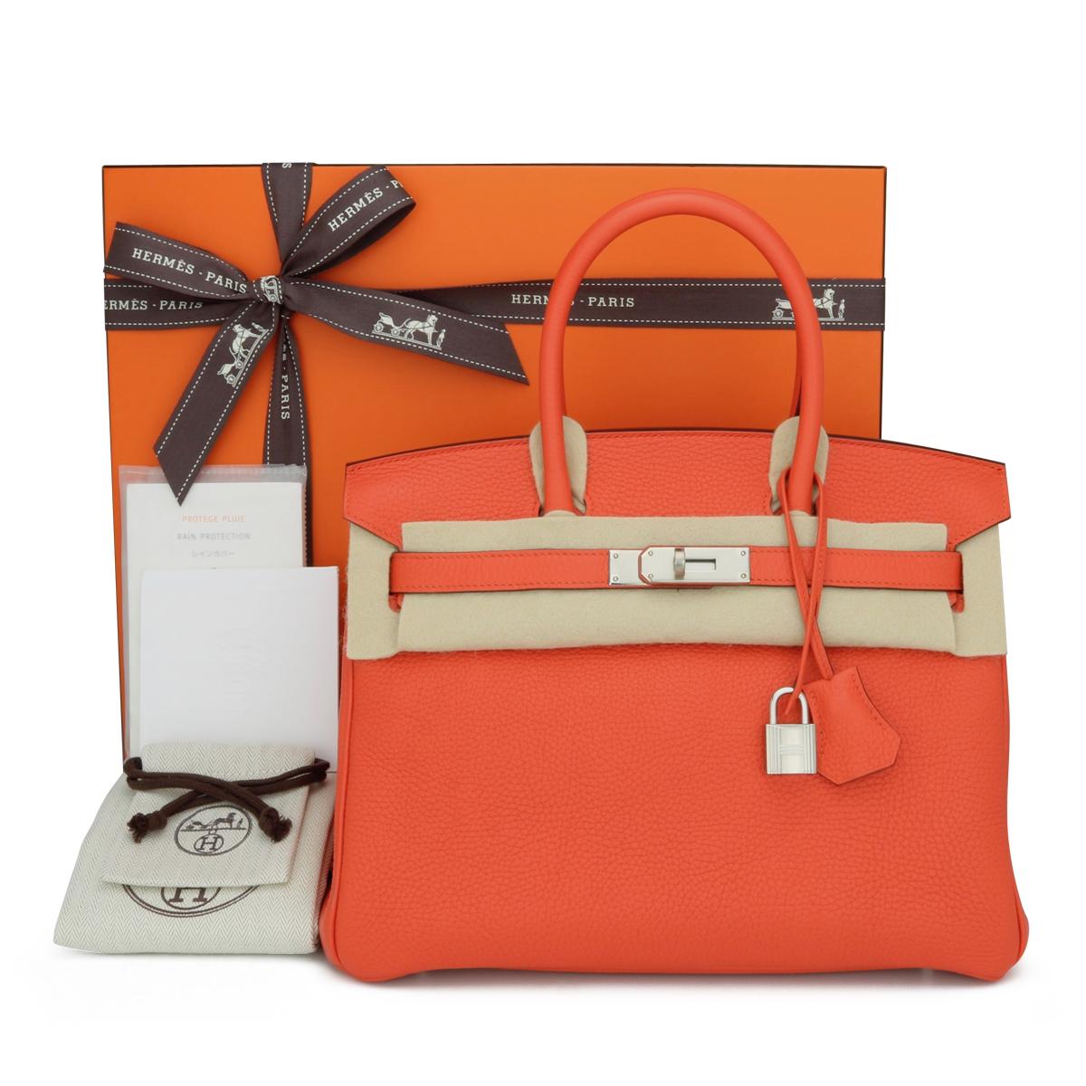 Hermès Birkin Bag 30cm Poppy Orange Togo Leather with Palladium Hardware Stamp T_Year 2015.

Ce sac est encore en très bon état. Le cuir sent encore le frais et conserve sa forme d'origine. Le matériel est encore très brillant.

Une couleur orange